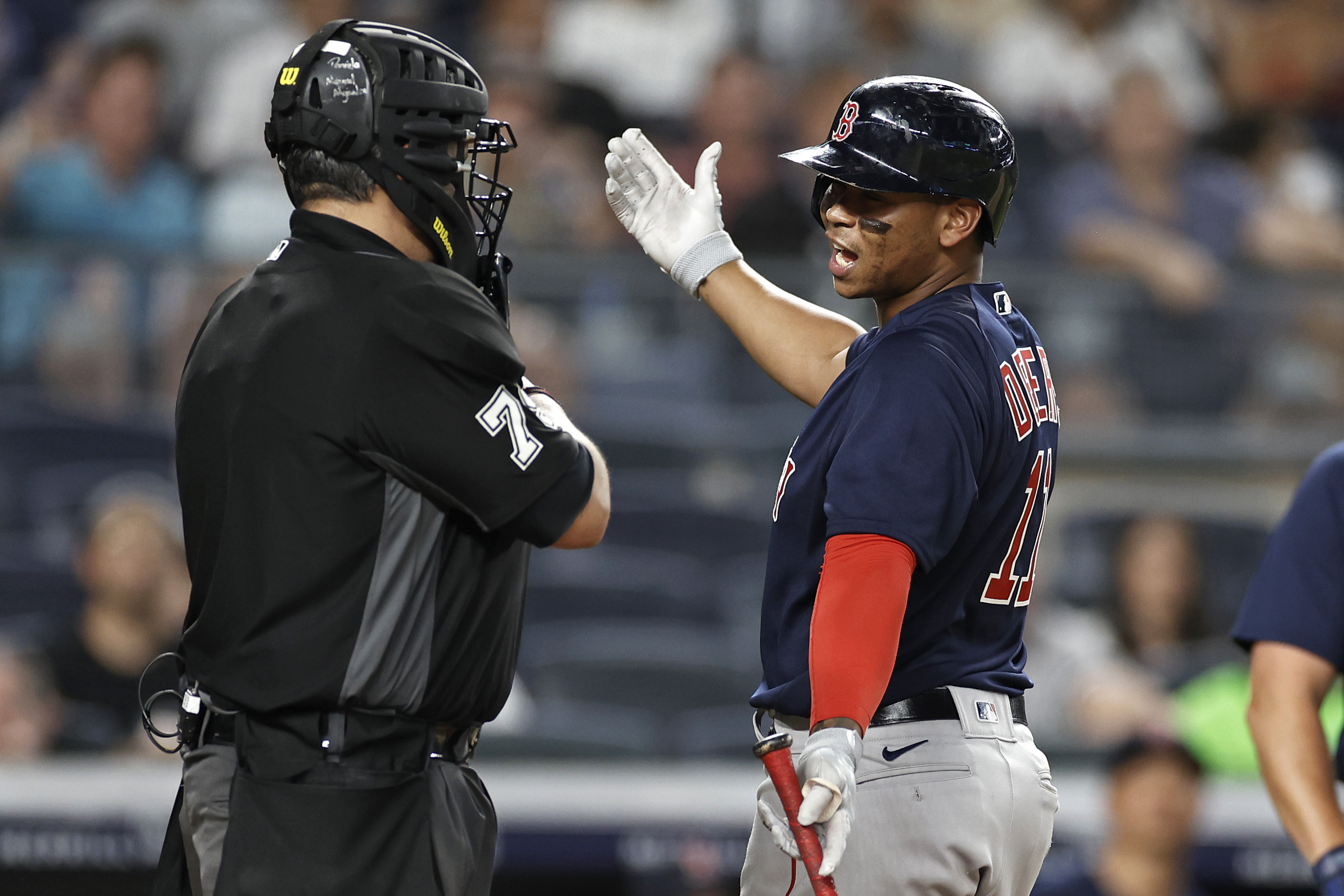 Tim Locastro tears ACL making leaping catch at the wall vs. Red Sox 