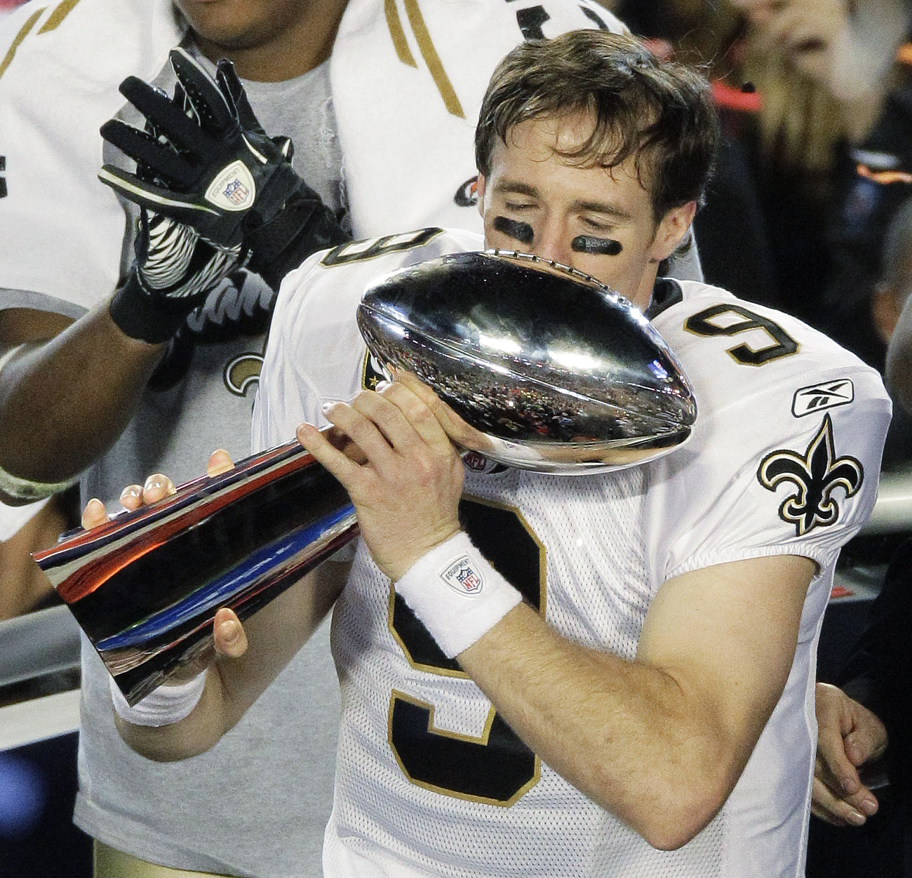 Record-setting Saints QB Brees announces retirement at 42