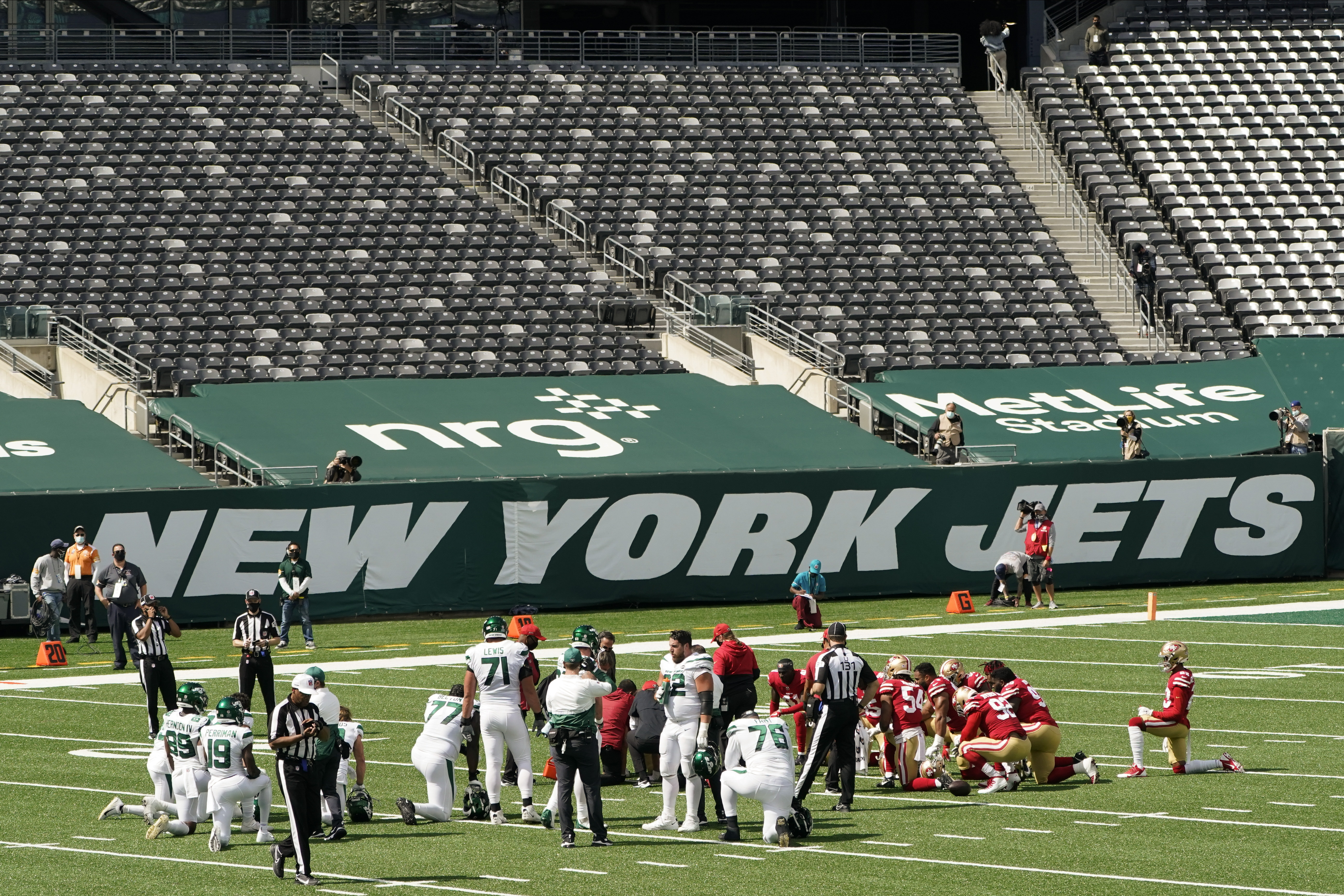 San Francisco 49ers' Nick Bosa, Solomon Thomas carted off the