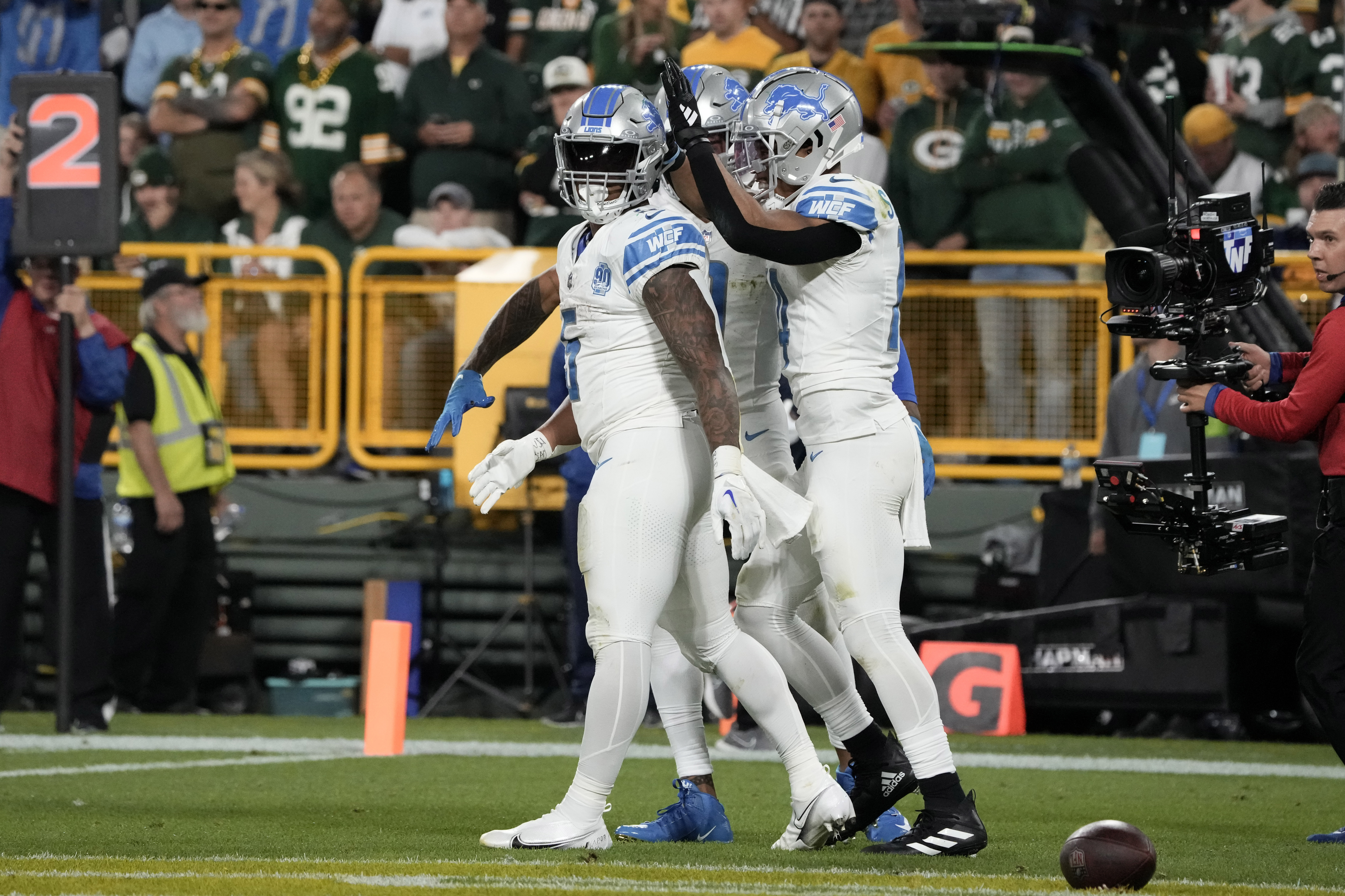 Montgomery runs wild, Lions beat Packers to take early command of NFC North