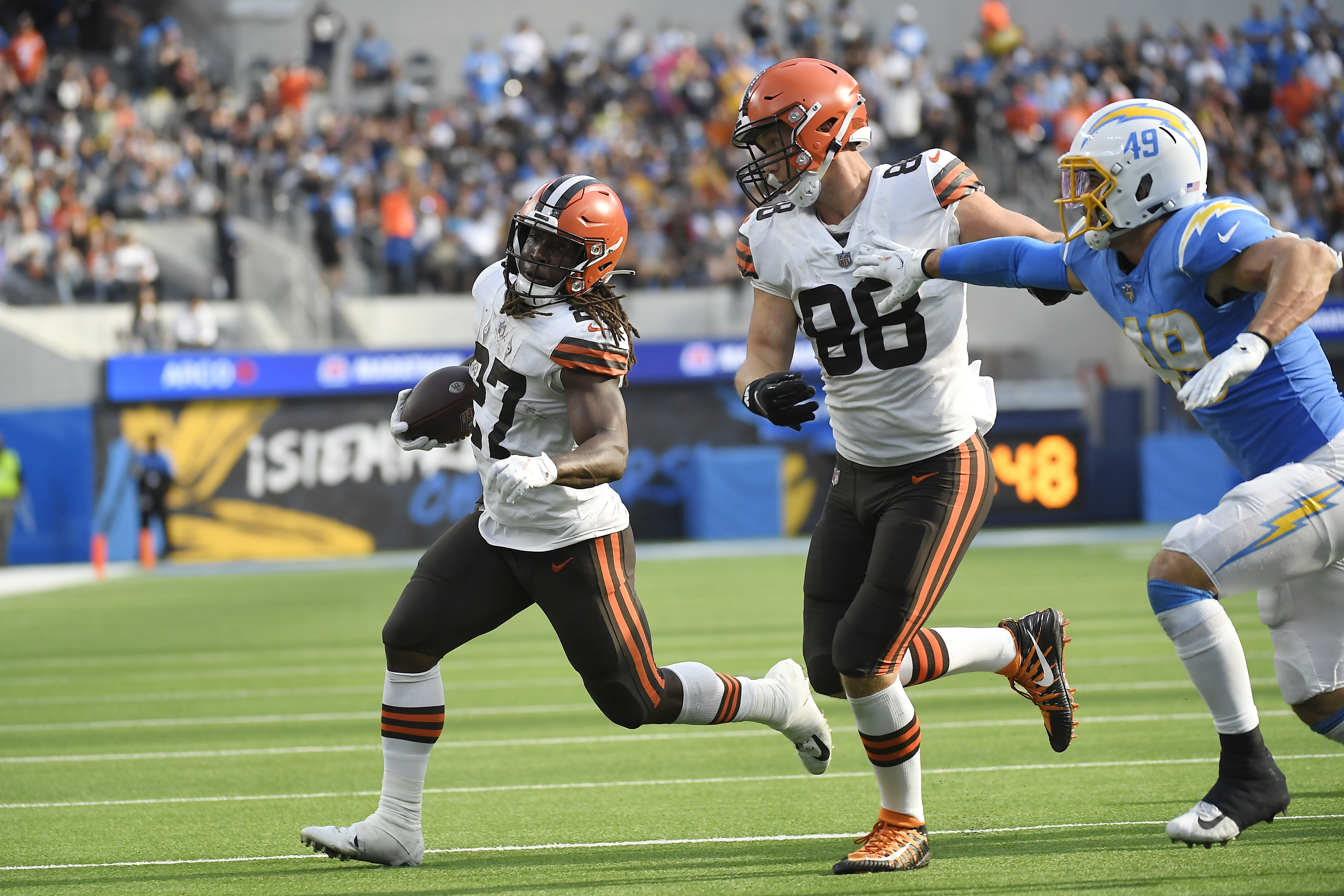 WATCH: Baker Mayfield hits tight end David Njoku for 71-yard touchdown - On3