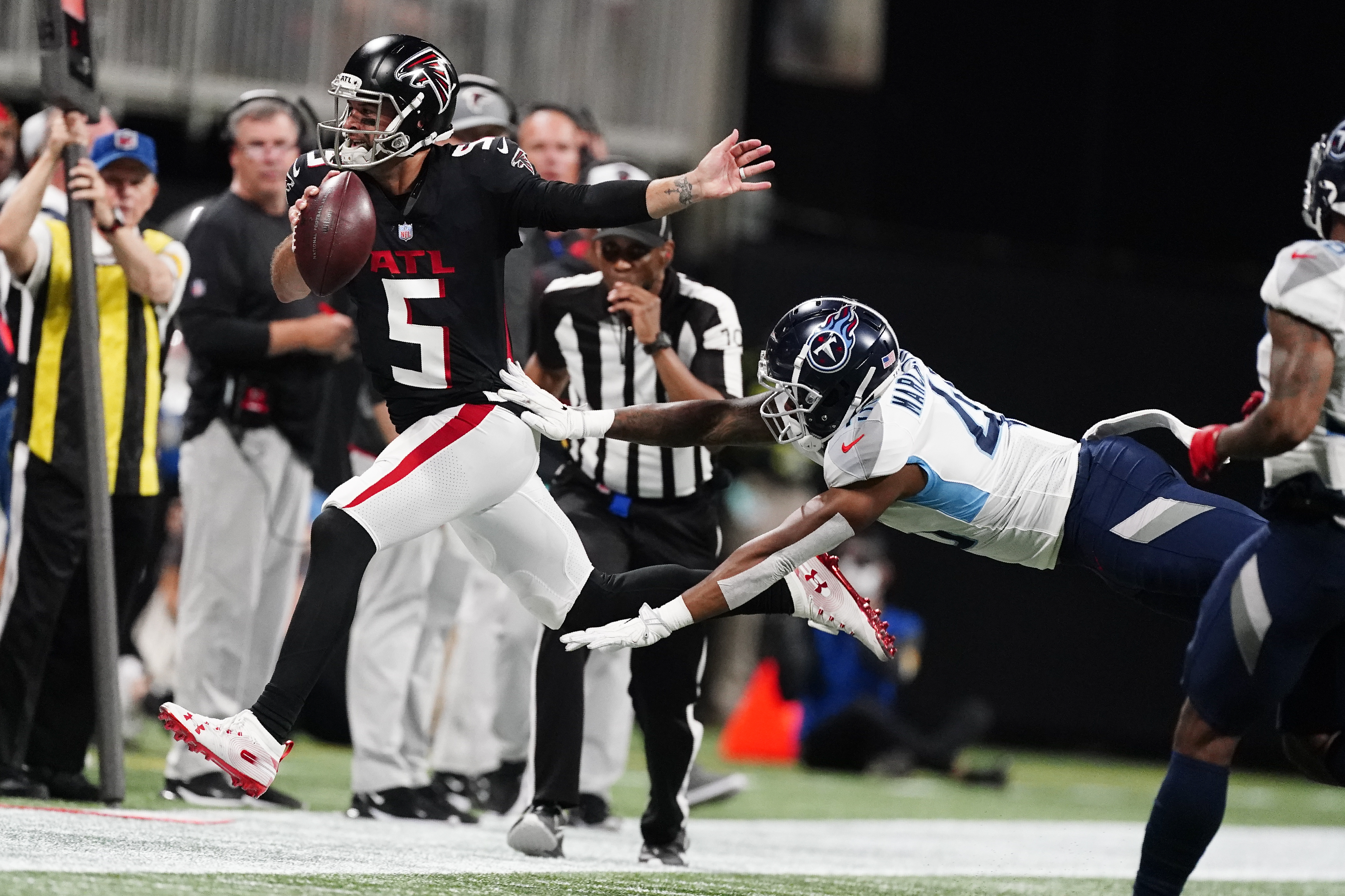 Woodside, Barkley throw TDs as Titans stop Falcons 23-3