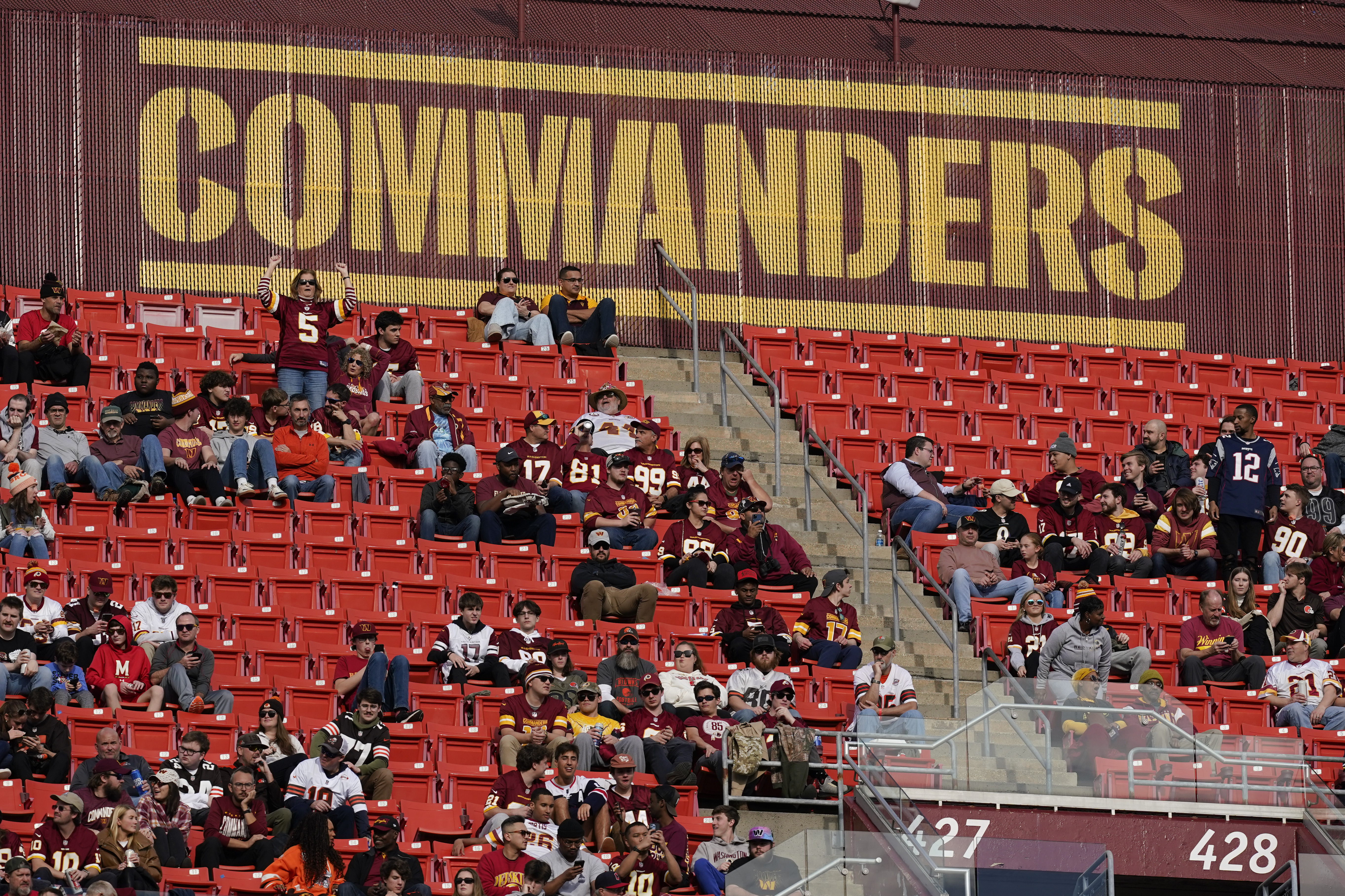 FedEx Field nearly empty for second half of Redskins-Chiefs game