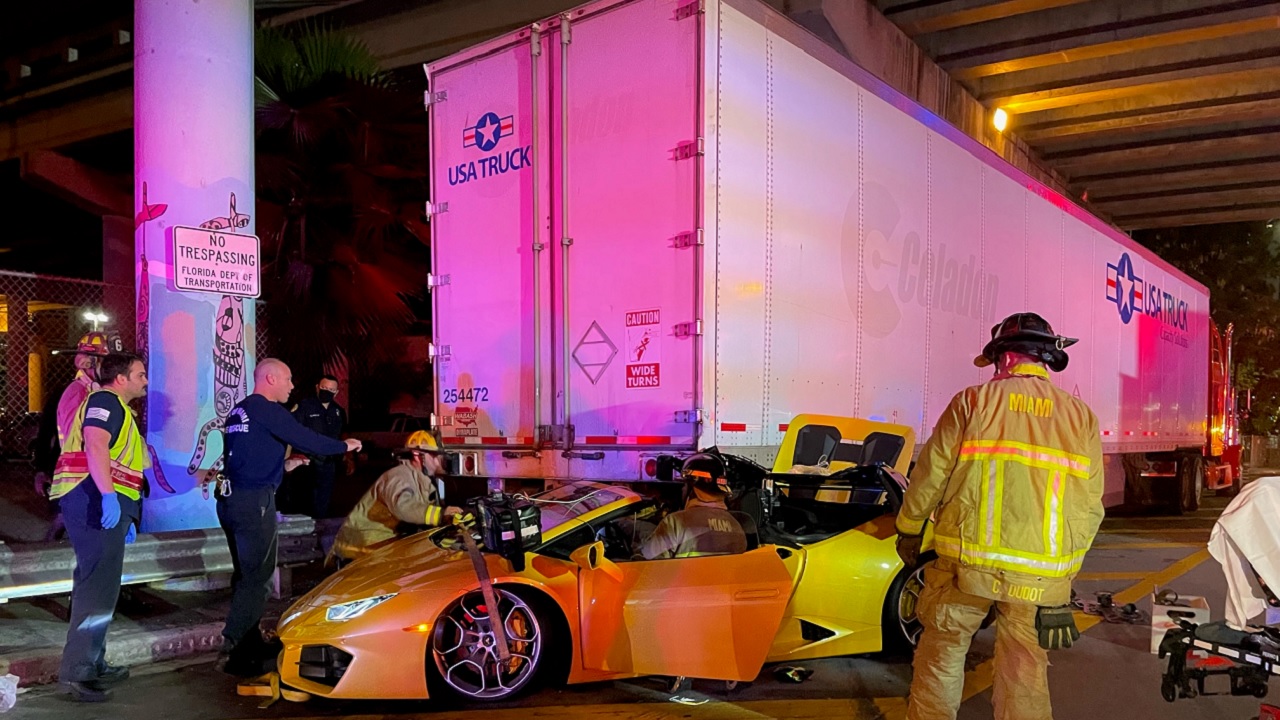 Lamborghini Crashes Under a Semi in Miami, Trapping Passenger