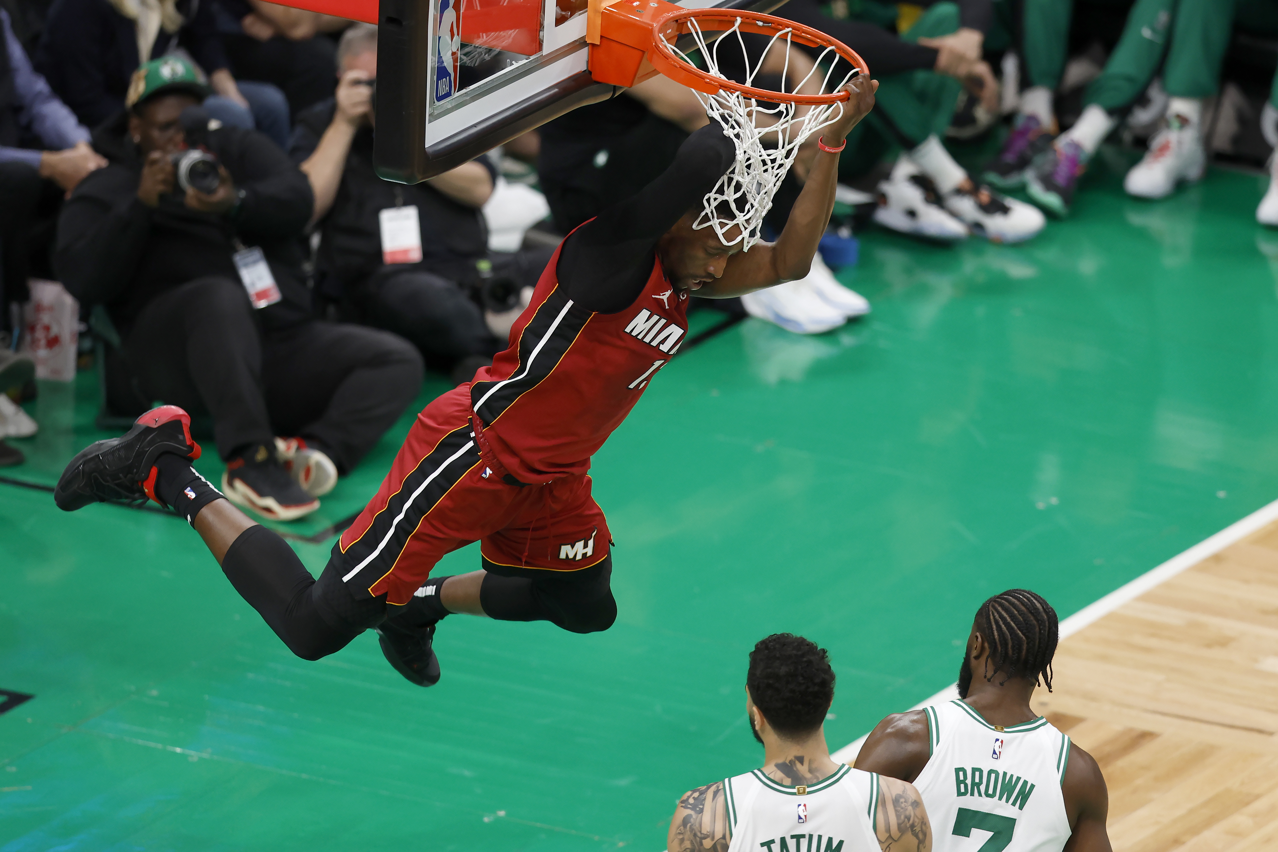 Celtics make 4th-quarter comeback to win Game 1 of the NBA Finals