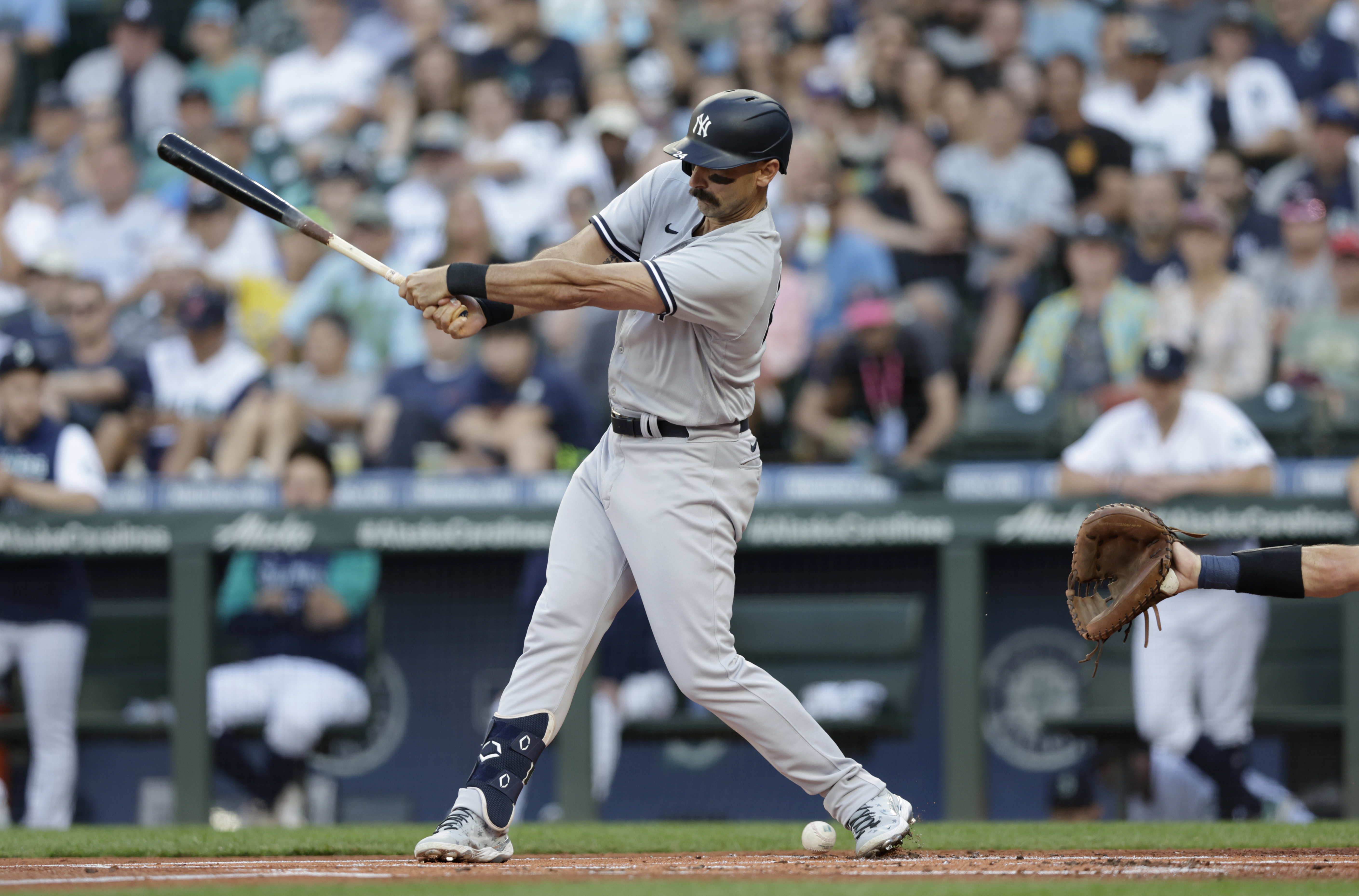 Mariners CF Julio Rodríguez out of lineup for second straight day due to  sore foot