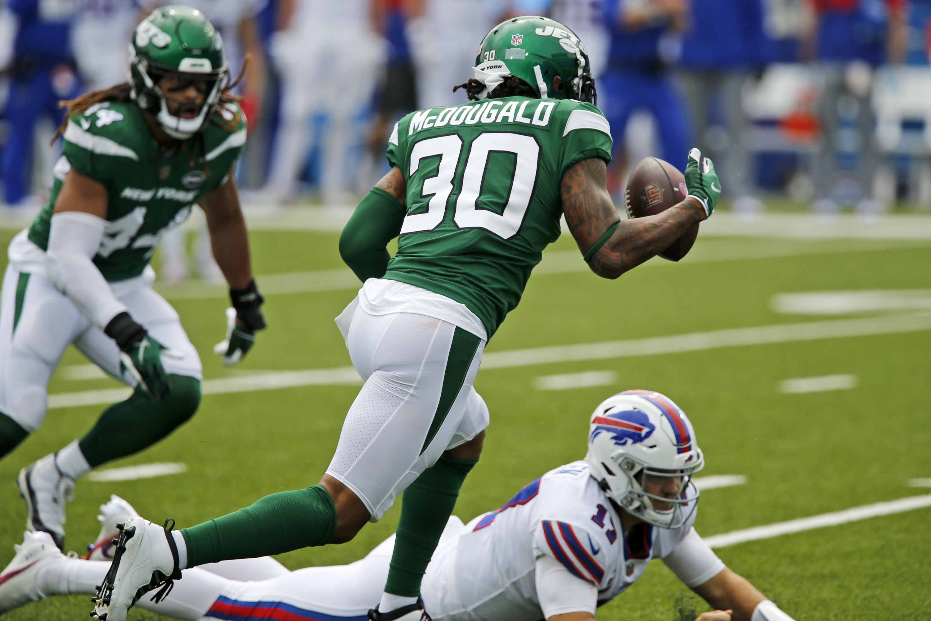 Josh Allen Tops 300 Yards Passing as Bills Beat Jets in Opener