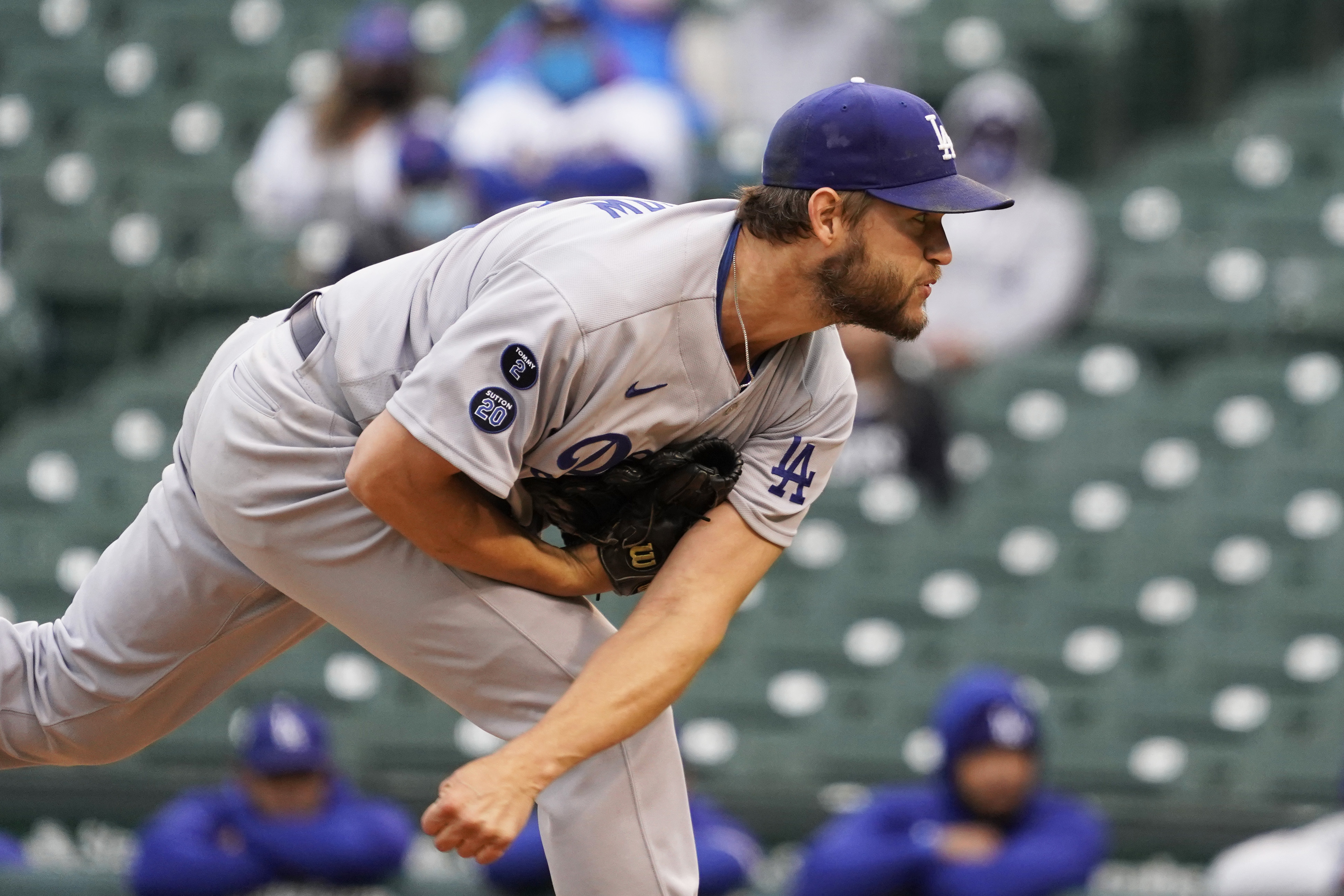 Bote hits walk-off against Dodgers in the ninth