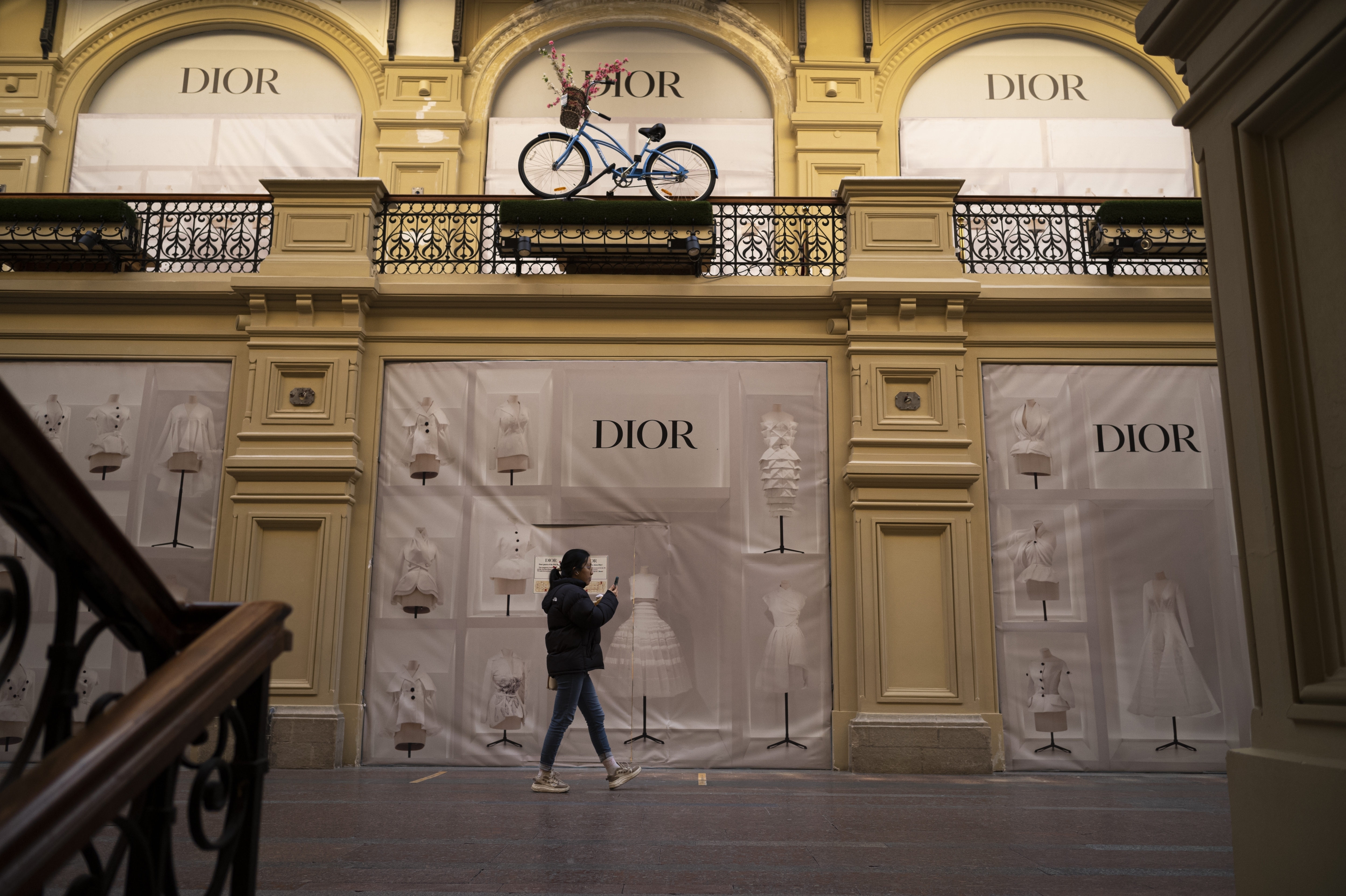 LeaveRussia: Christian Dior is Reducing its Business Operations in Russia