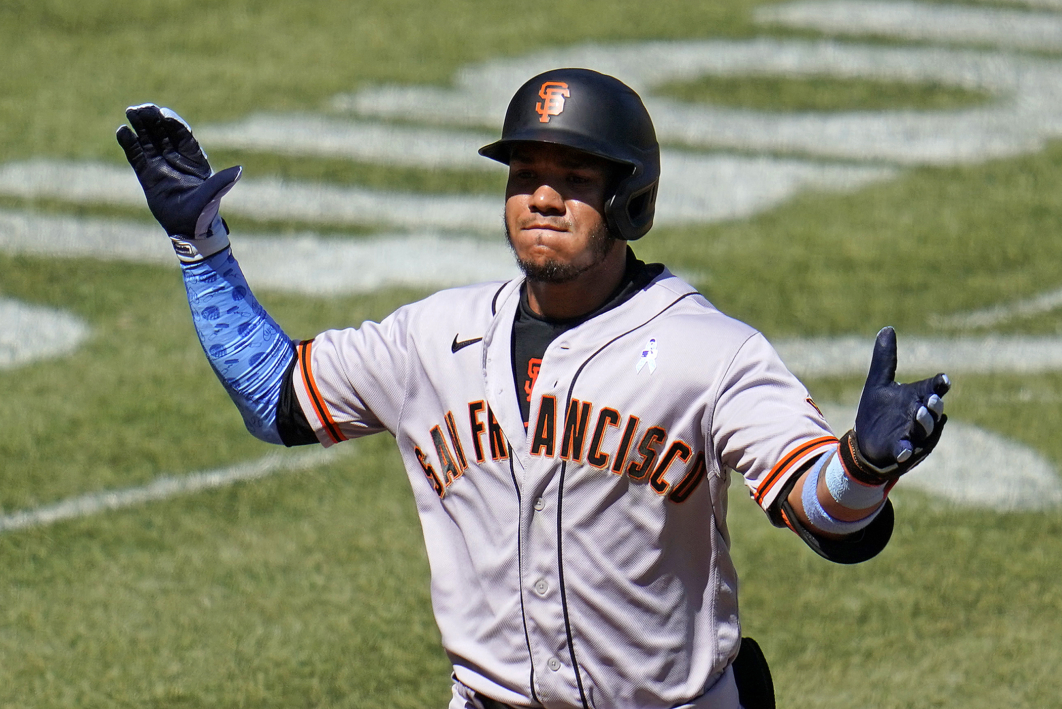 Joc Pederson's bases-loaded walk in 9th lifts Giants to 4-3 win