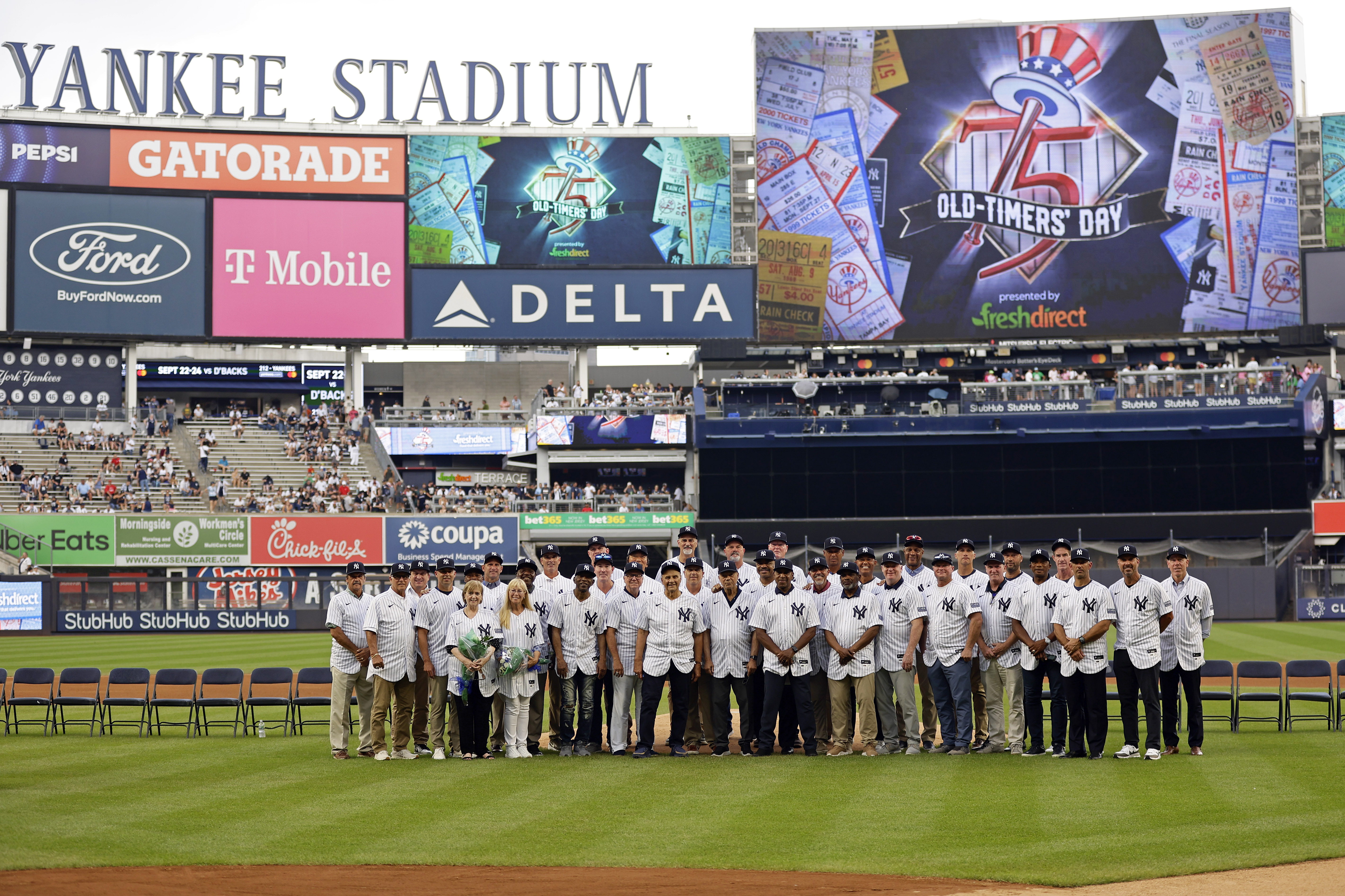 Derek Jeter missing 1998 World Series reunion at Yankee Stadium - Sports  Illustrated