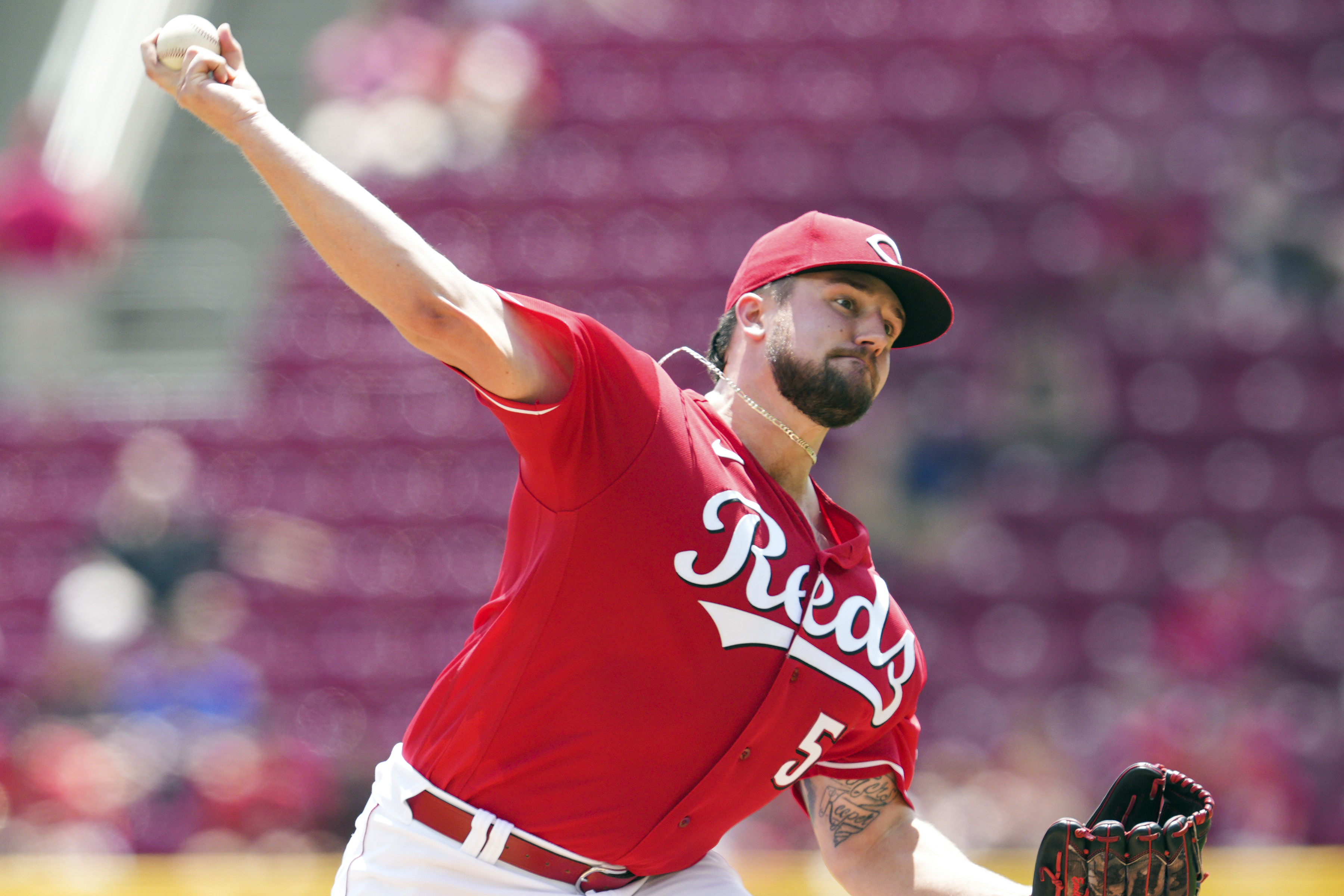 Castillo stays on a roll, Ks eight as Reds beat Marlins 5-3