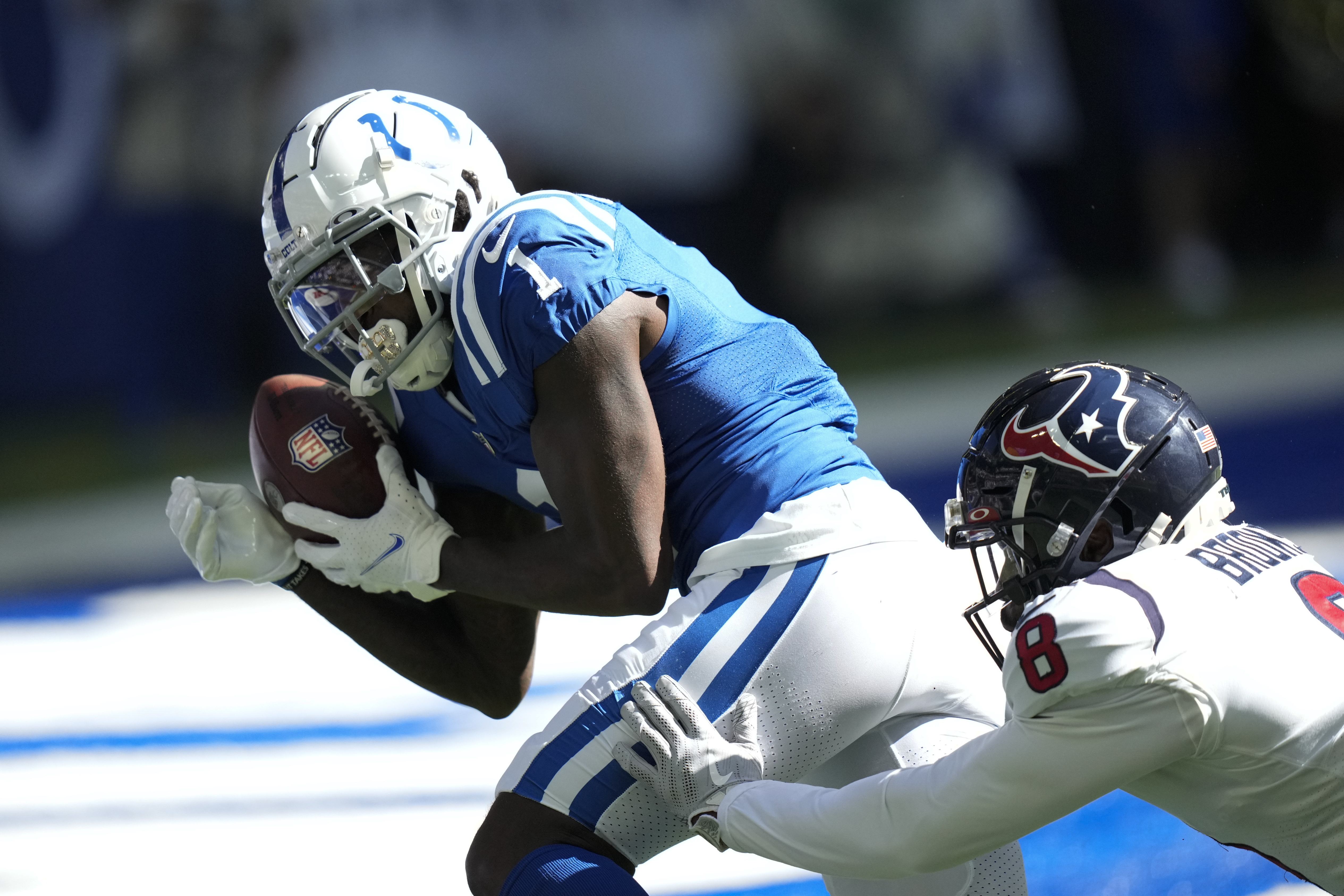 Darrell Taylor carted off the field after collision with teammate