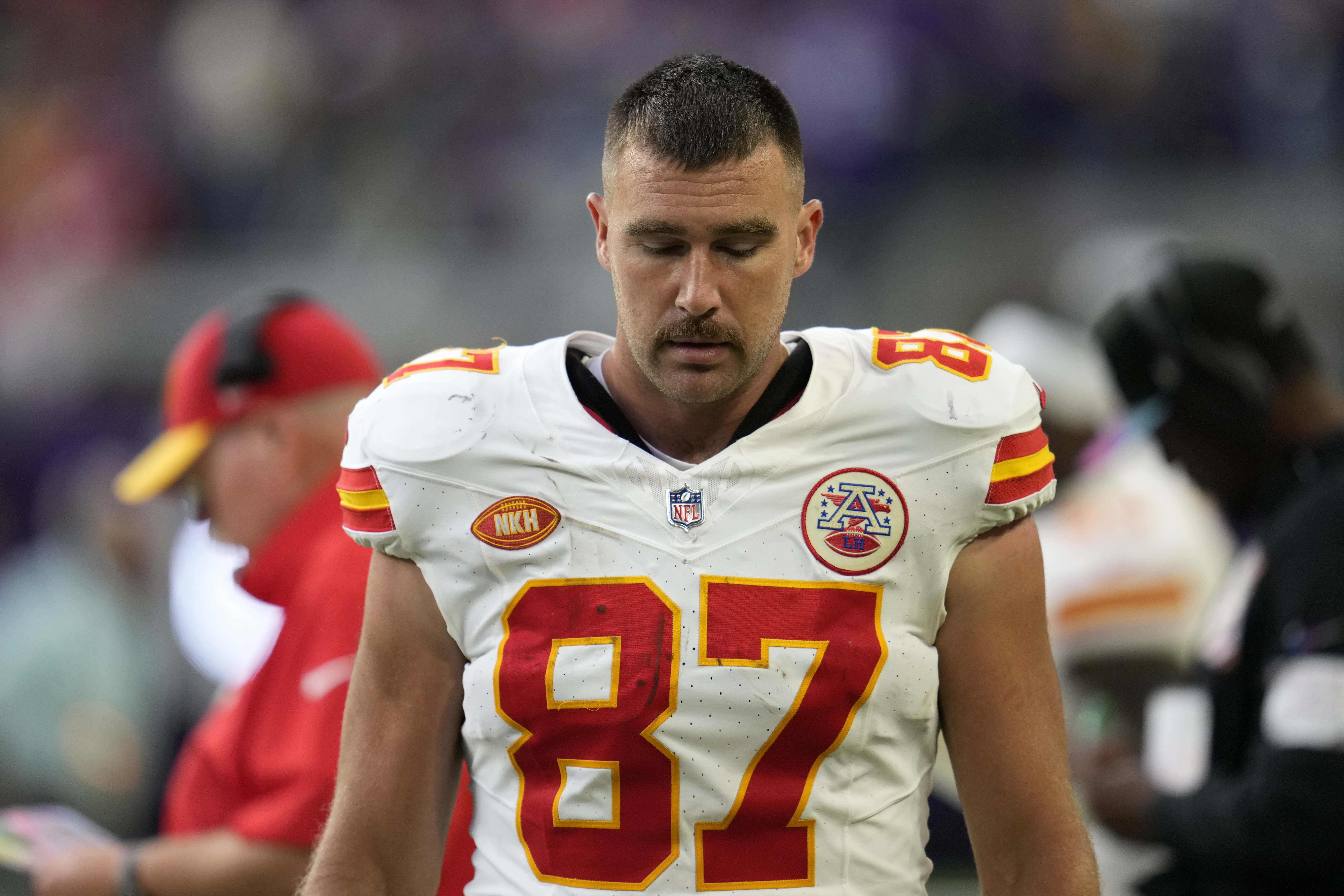 Chiefs star Travis Kelce shakes off an ankle injury with a key TD catch  after his brief absence – KGET 17