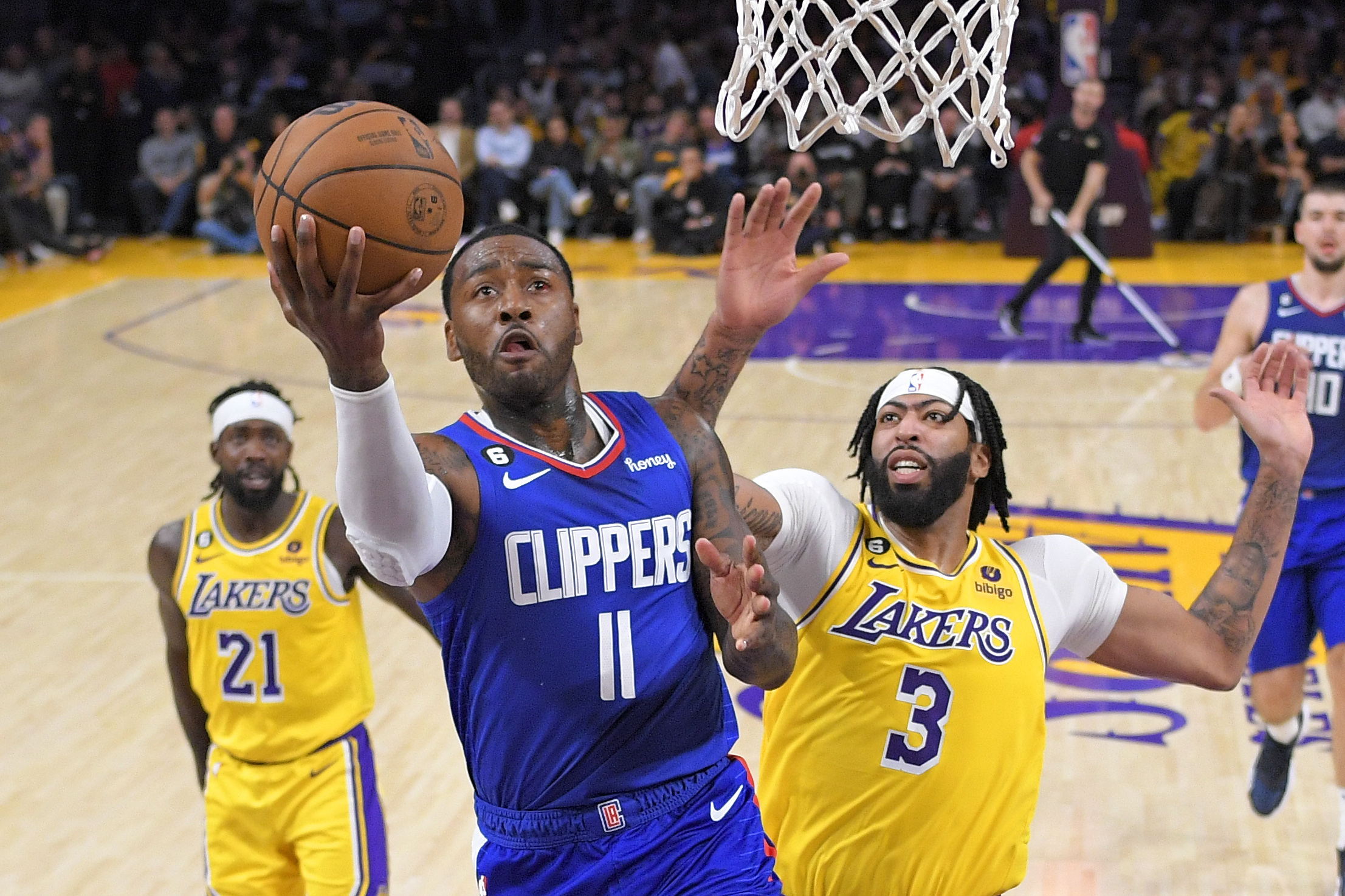Photos: Lakers and Clippers Battle for LA – NBC Los Angeles