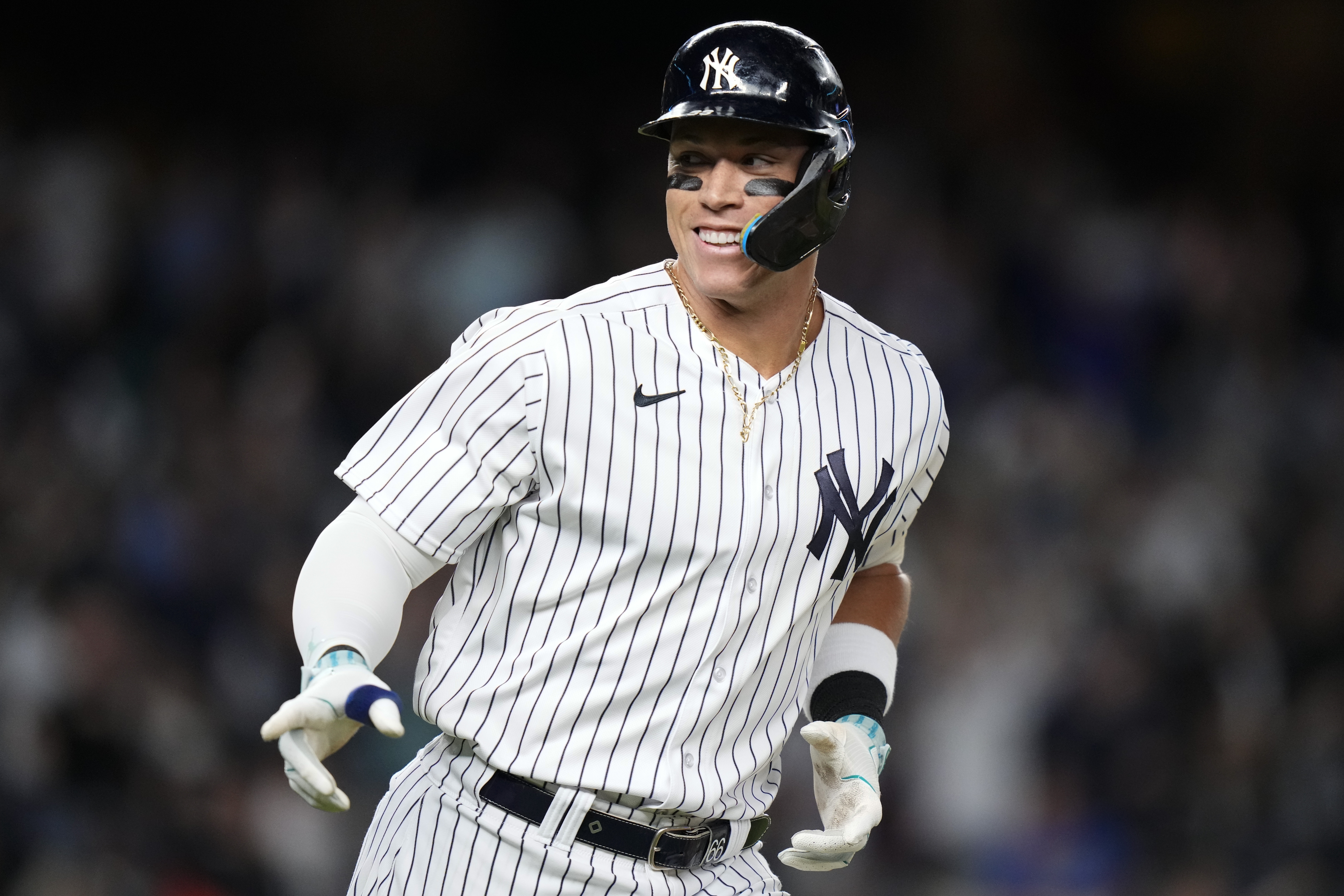 Aaron Judge joins exclusive Yankees company with 35th home run