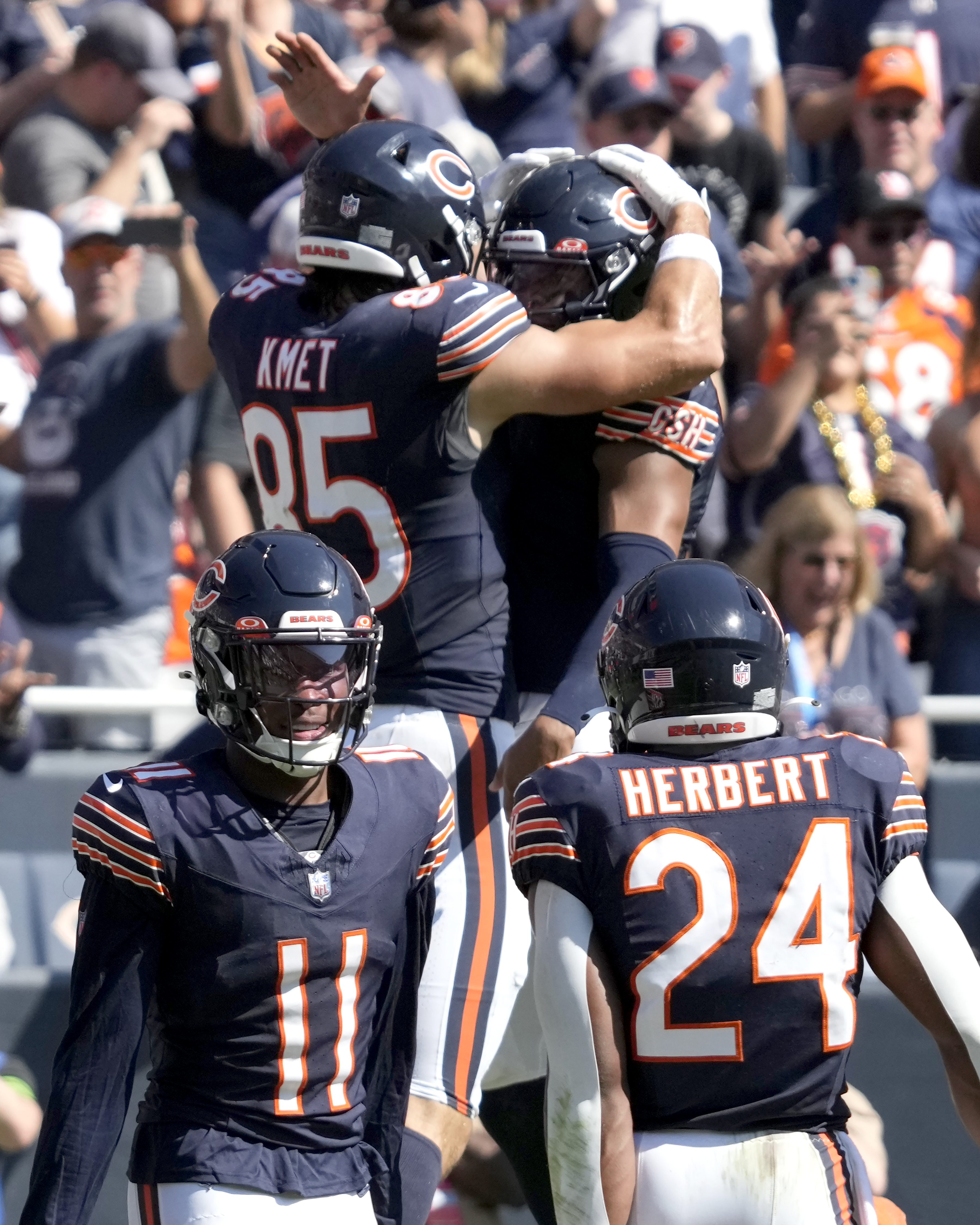 Russell Wilson throws 3 TDs, Broncos rally from 21 down to top Bears 31-28