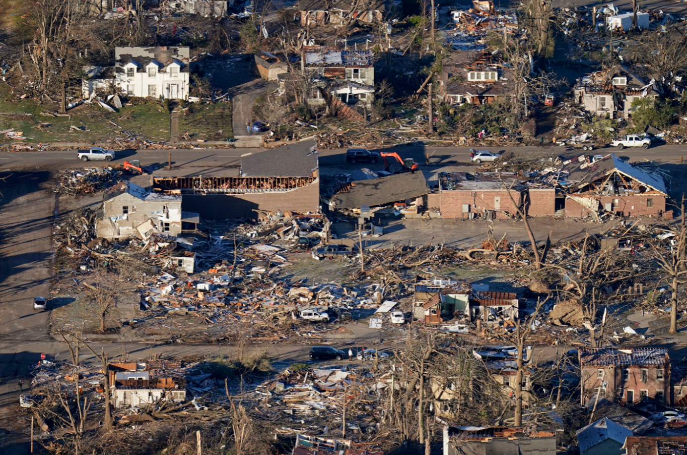 Kentucky tornado toll now in dozens; lower than feared at candle