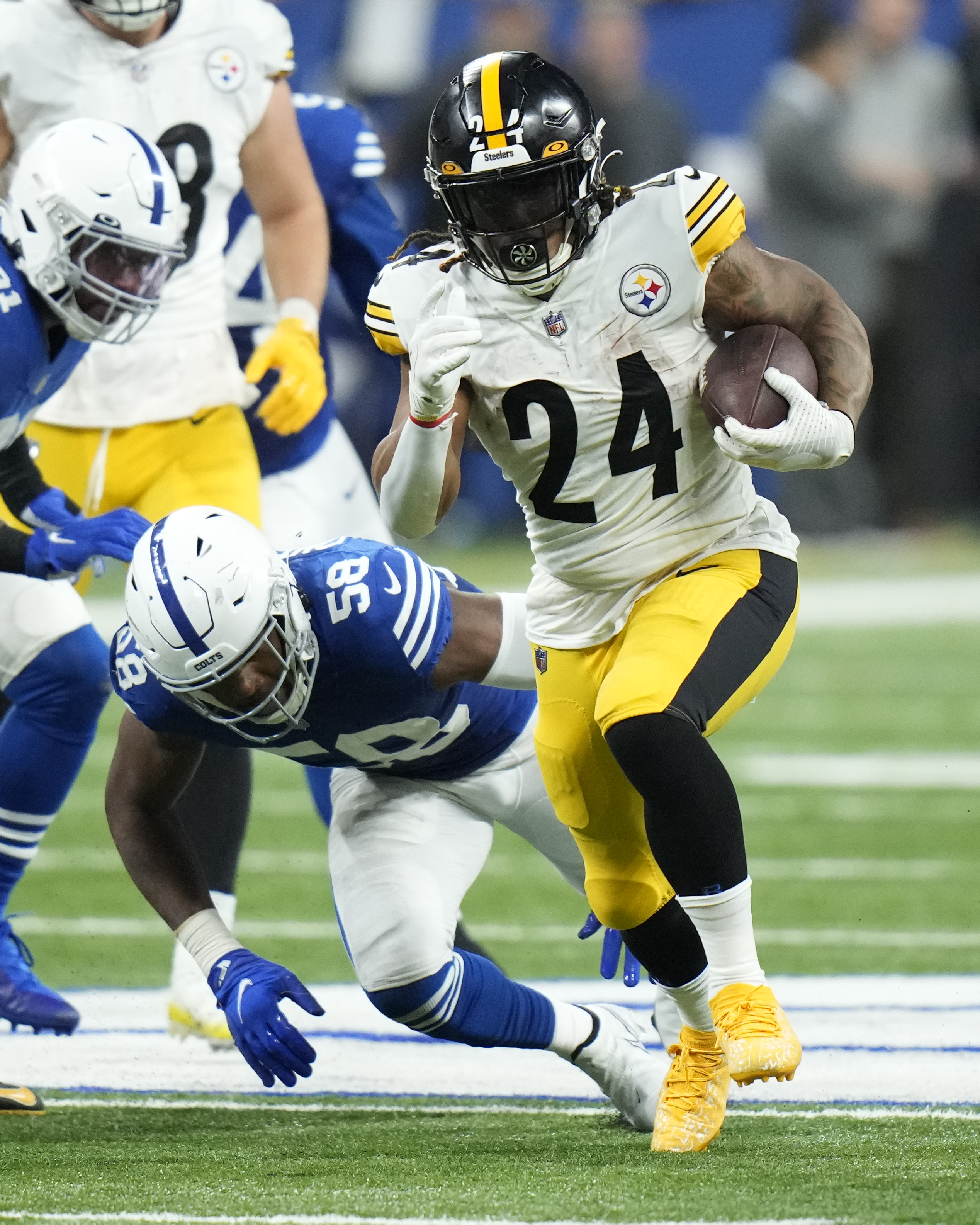 Snell runs for go-ahead TD, Steelers hold off Colts 24-17 - WISH