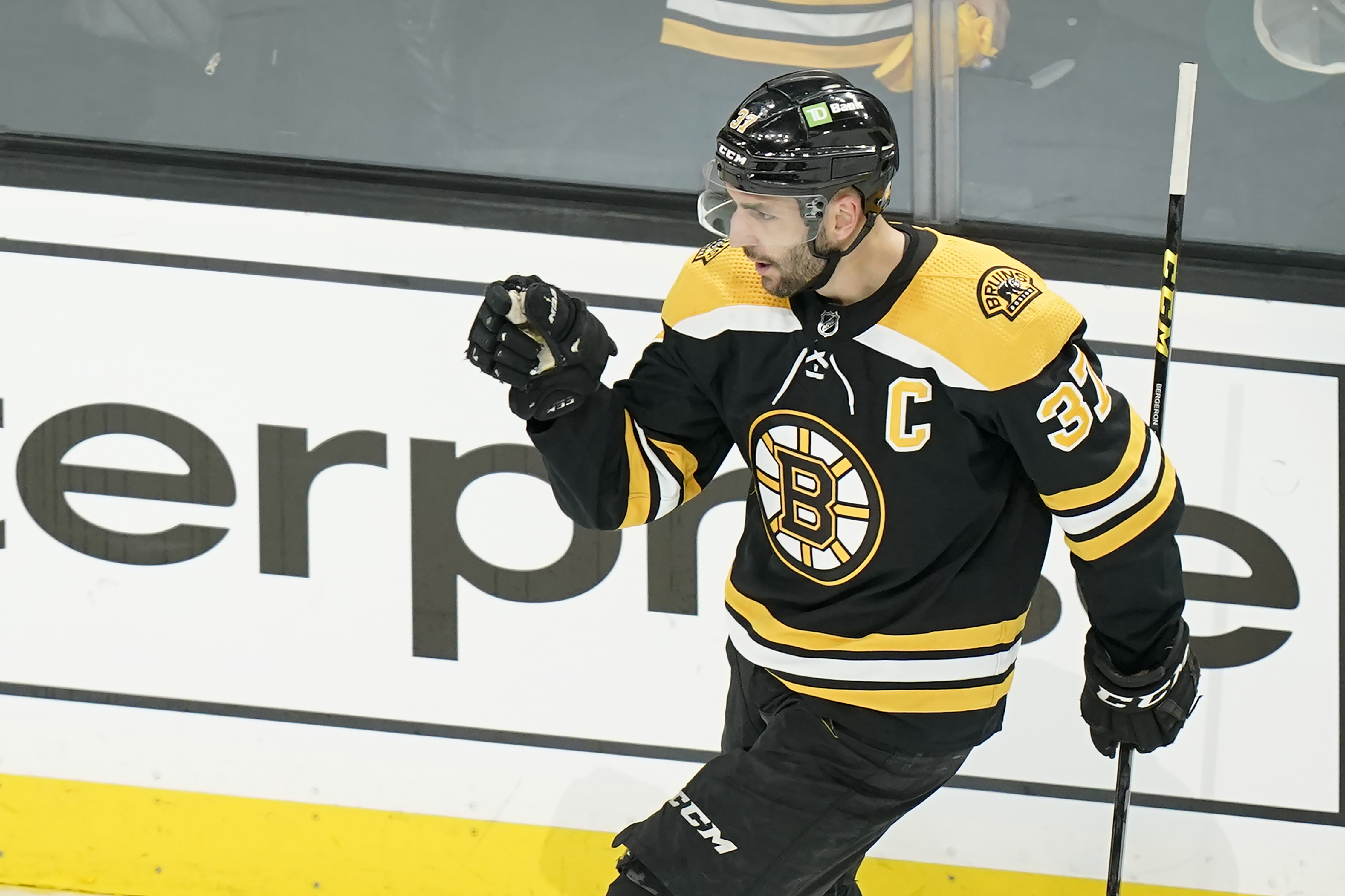 Patrice Bergeron barely misses any time after taking Pastrnak slap