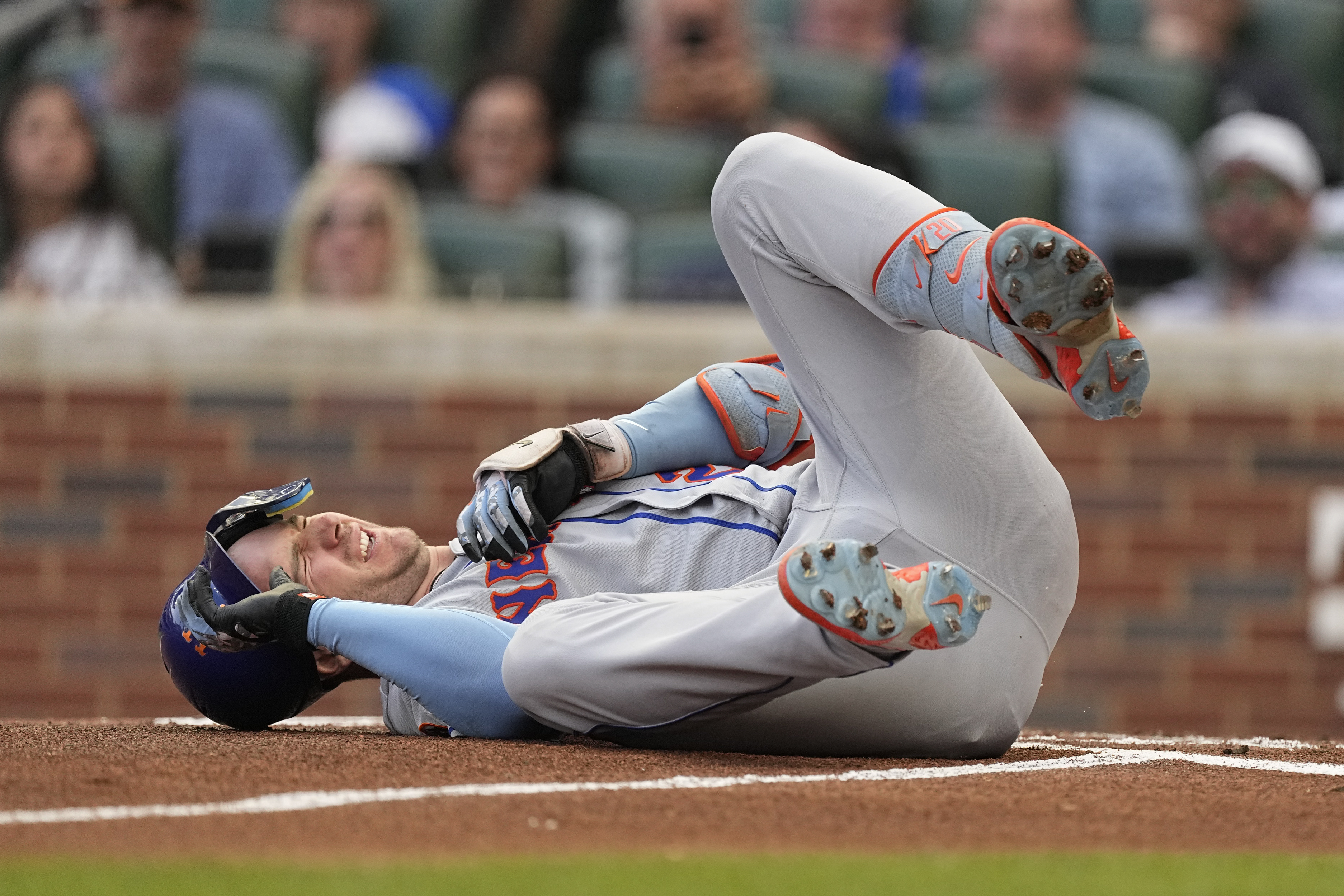 Pete Alonso makes his black Mets jerseys pitch: 'Friday Night