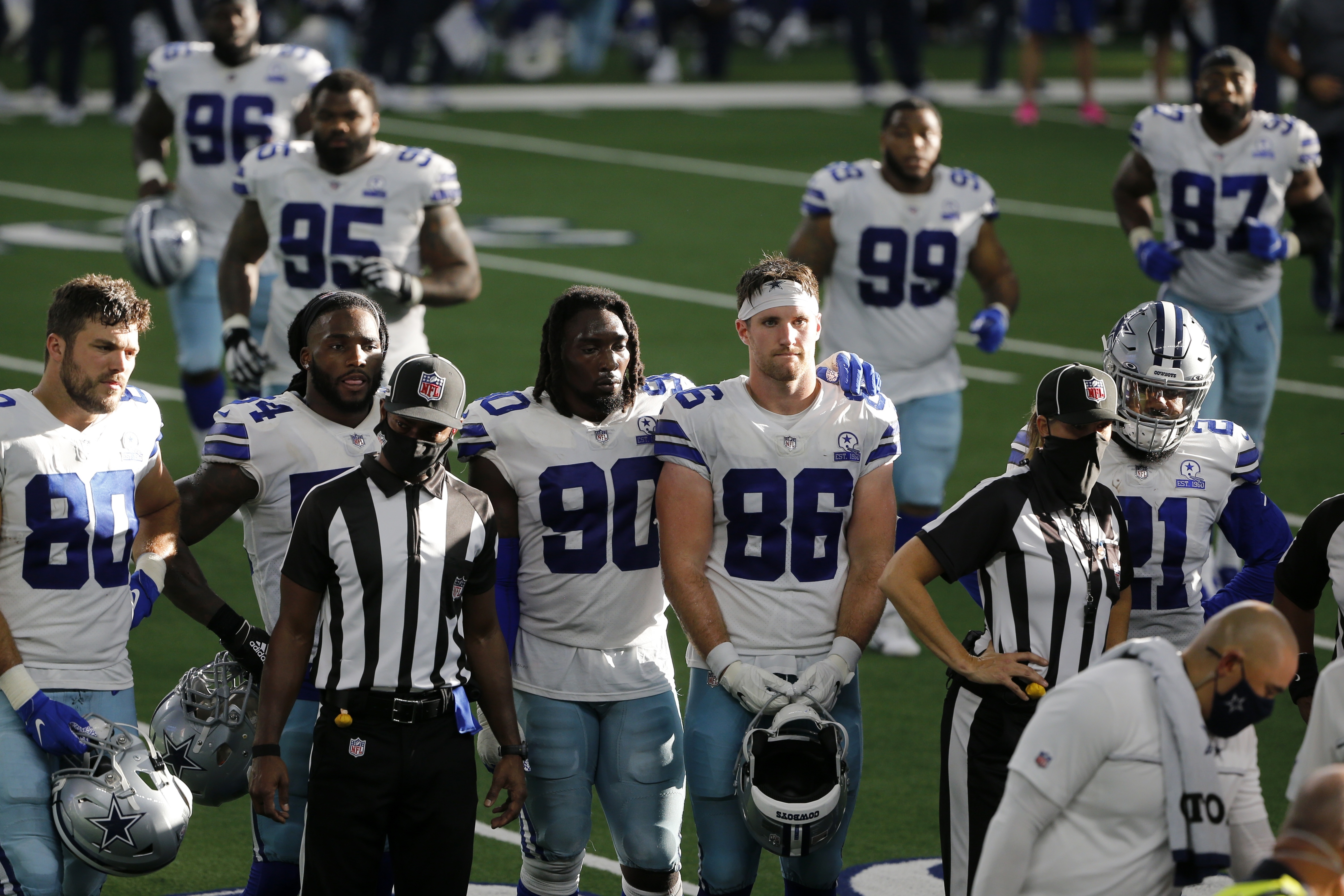 Cowboys sideline exclusive: Heavy rain forced equipment change for Dak  Prescott vs. Giants