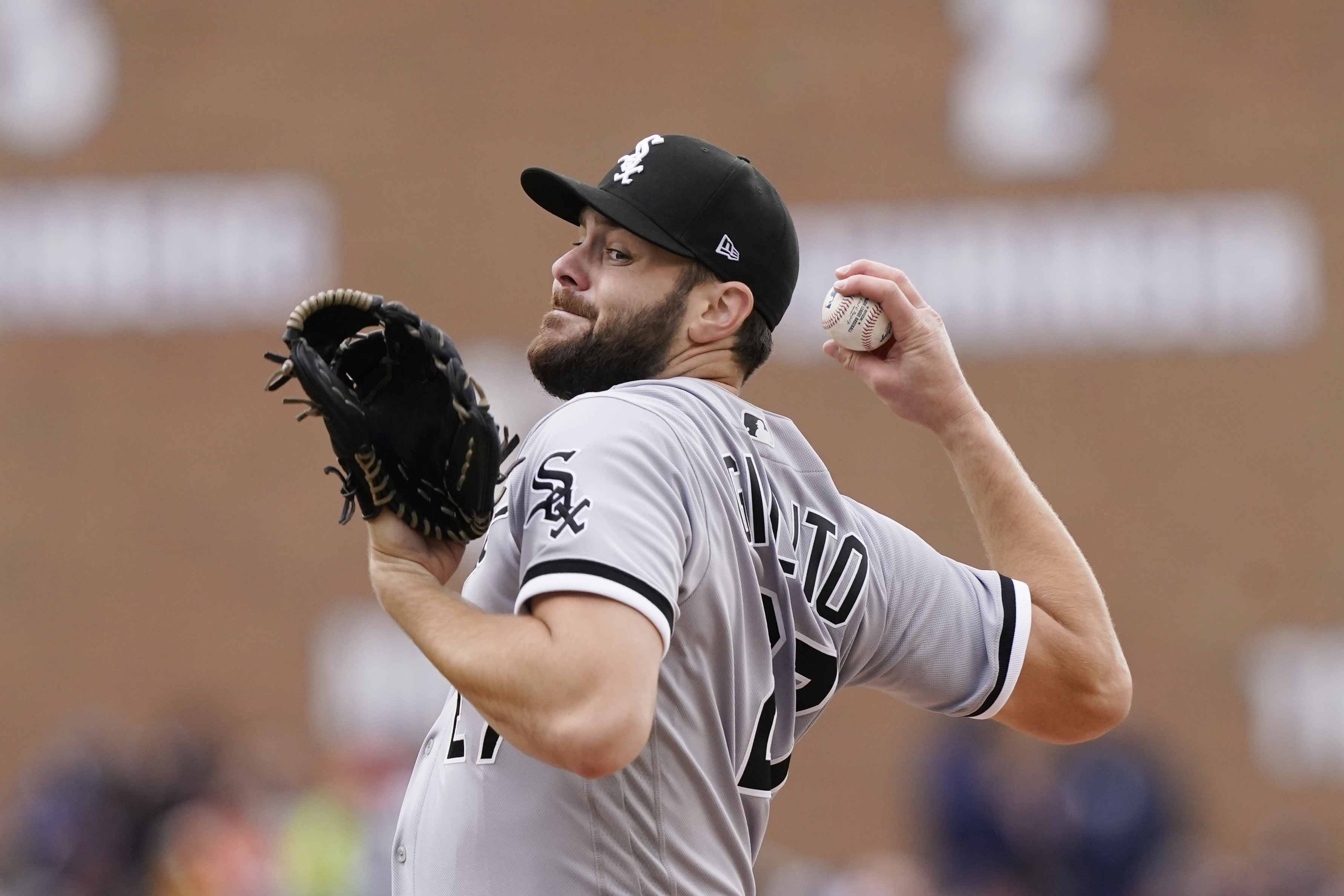 Hendriks gets first save since cancer as Giolito, White Sox top Yankees