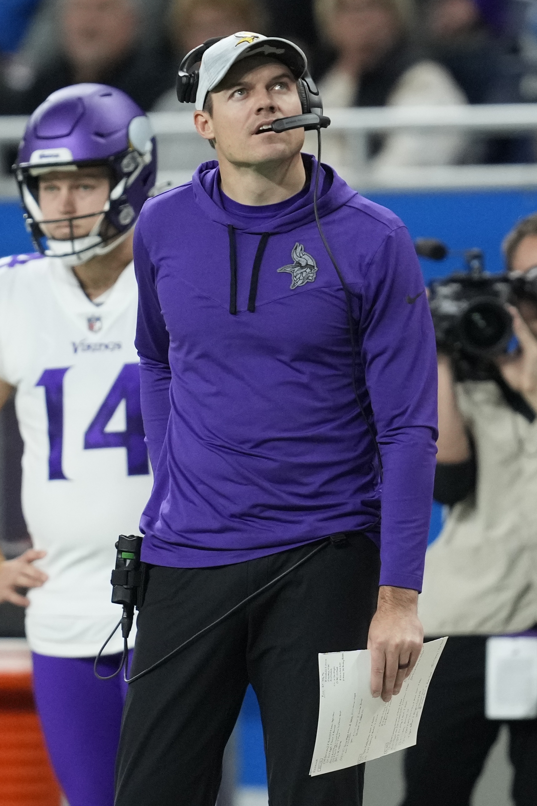 Goff helps surging Lions beat division-leading Vikings 34-23