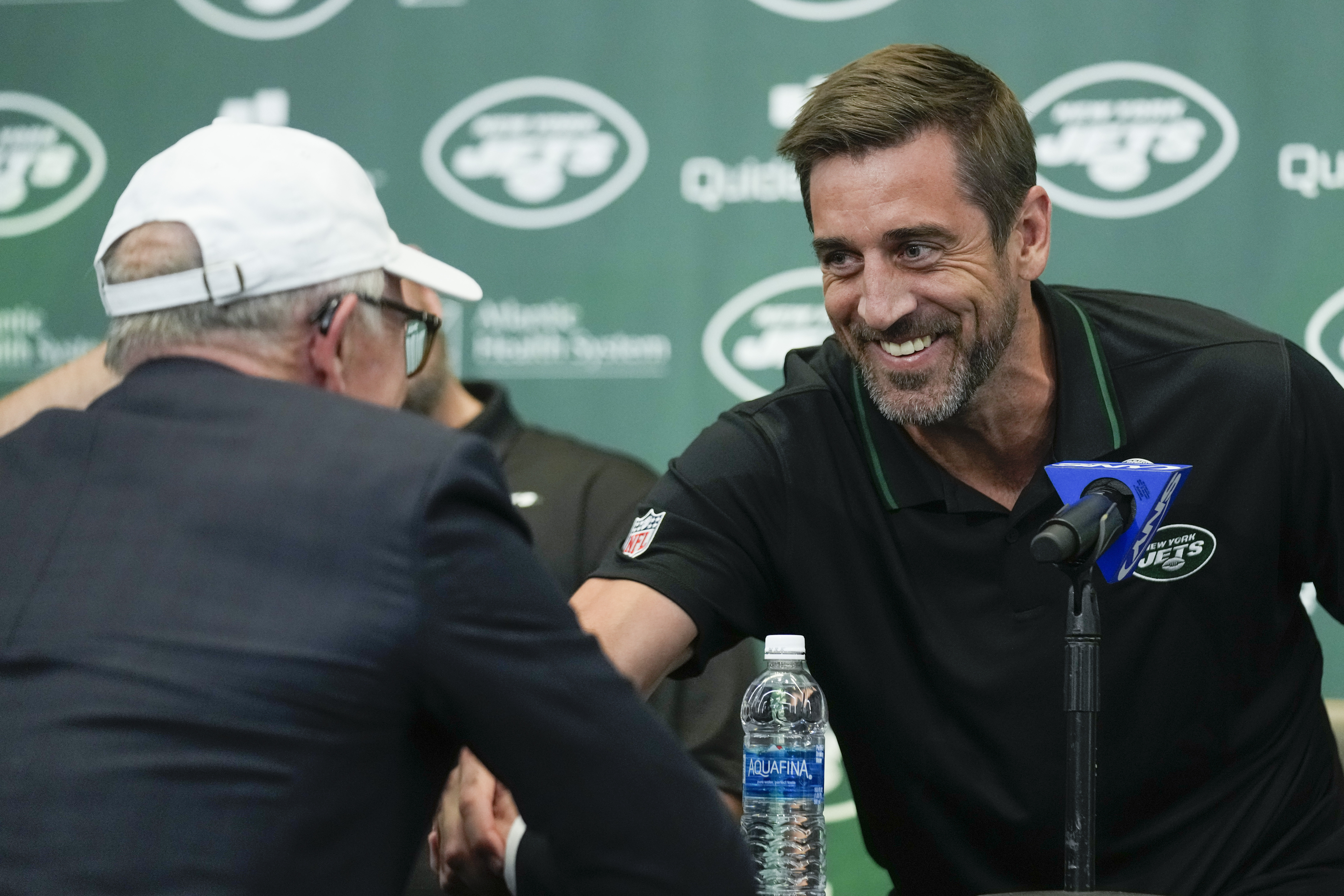 Rodgers hopes to help Jets add to 'lonely' Super Bowl trophy