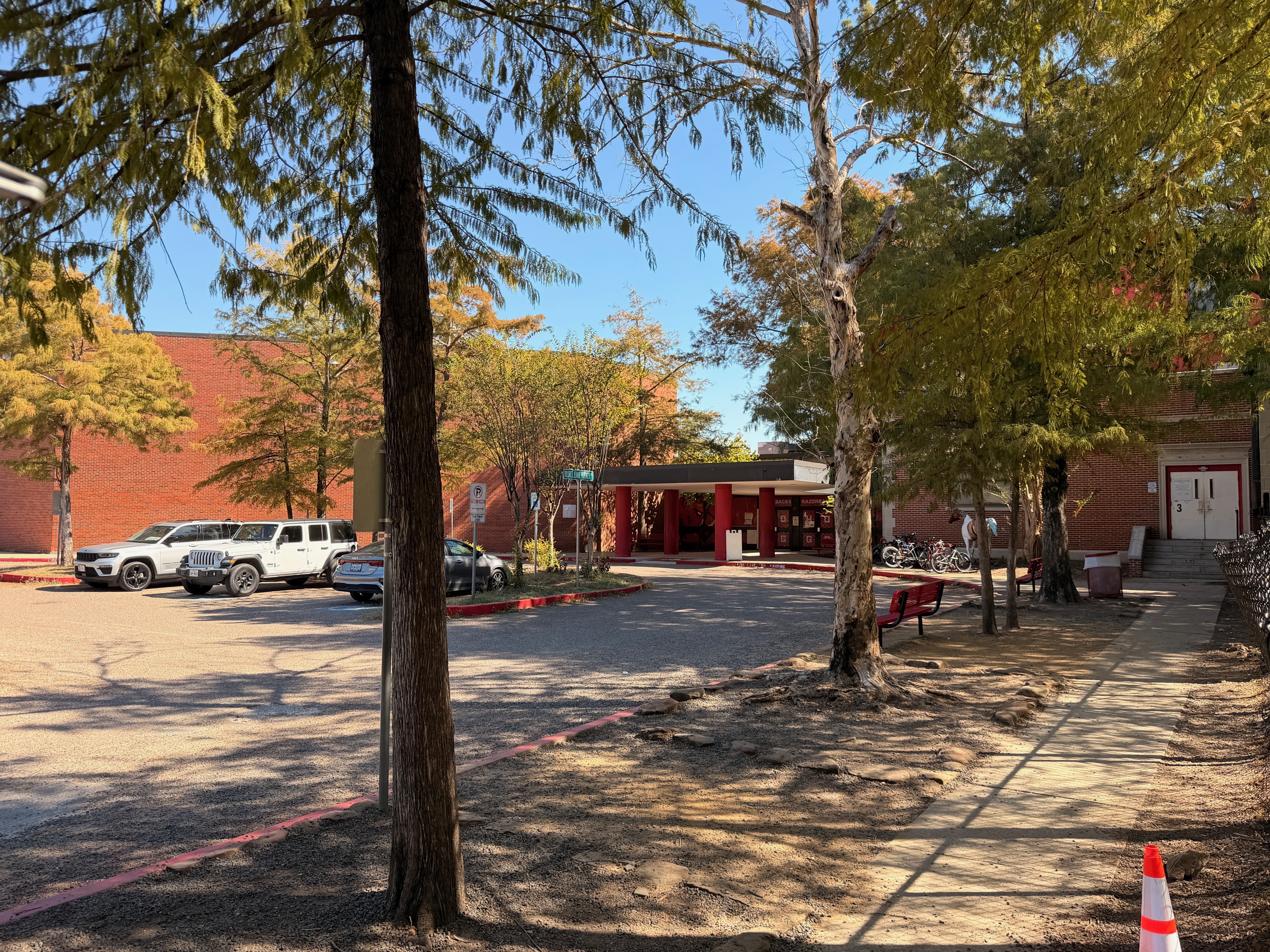 Student taken into custody after gun found at Hogg Middle School in Houston Heights