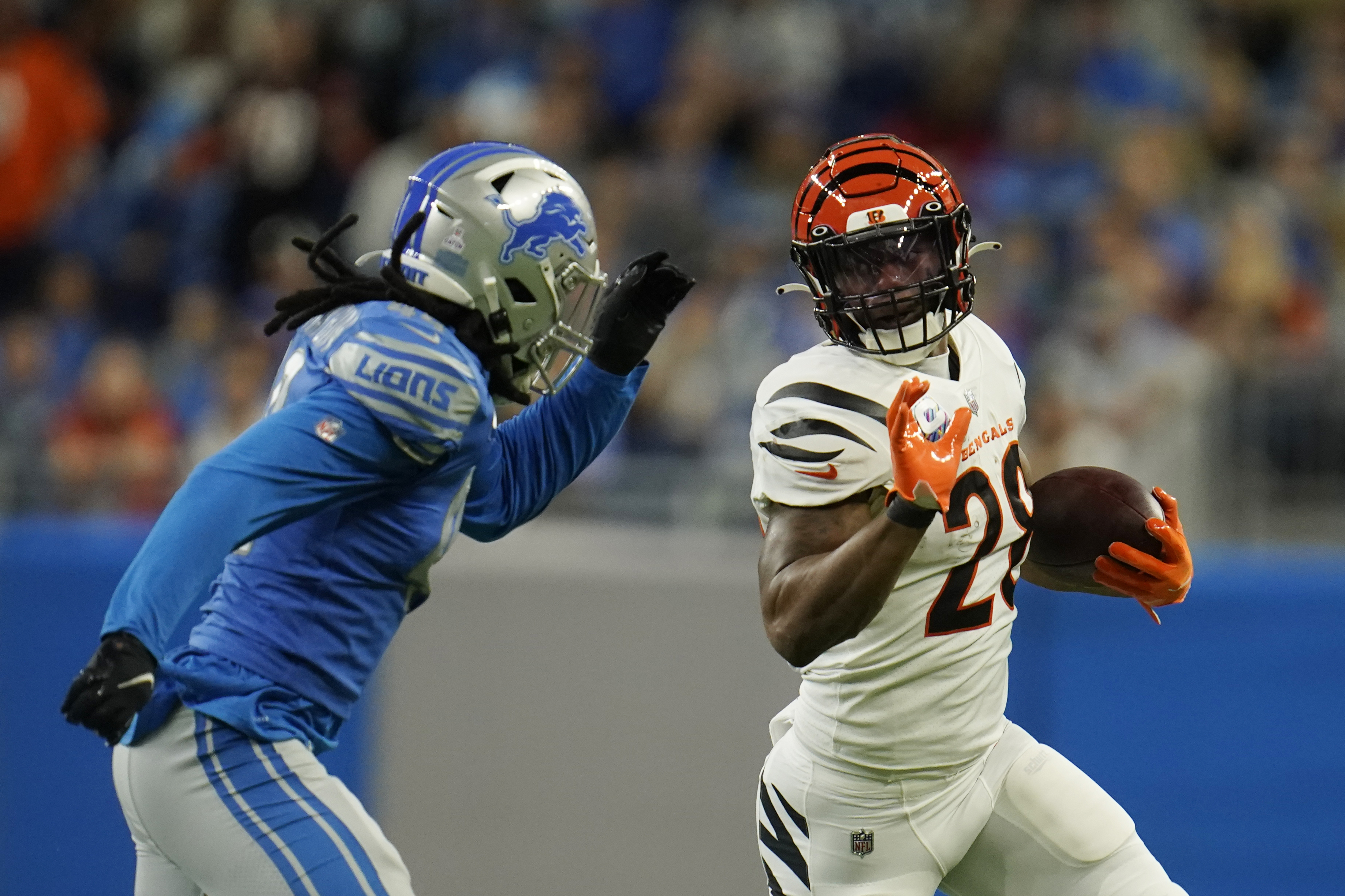 Joe Burrow throws 3 TDs as Bengals rout winless Lions 34-11