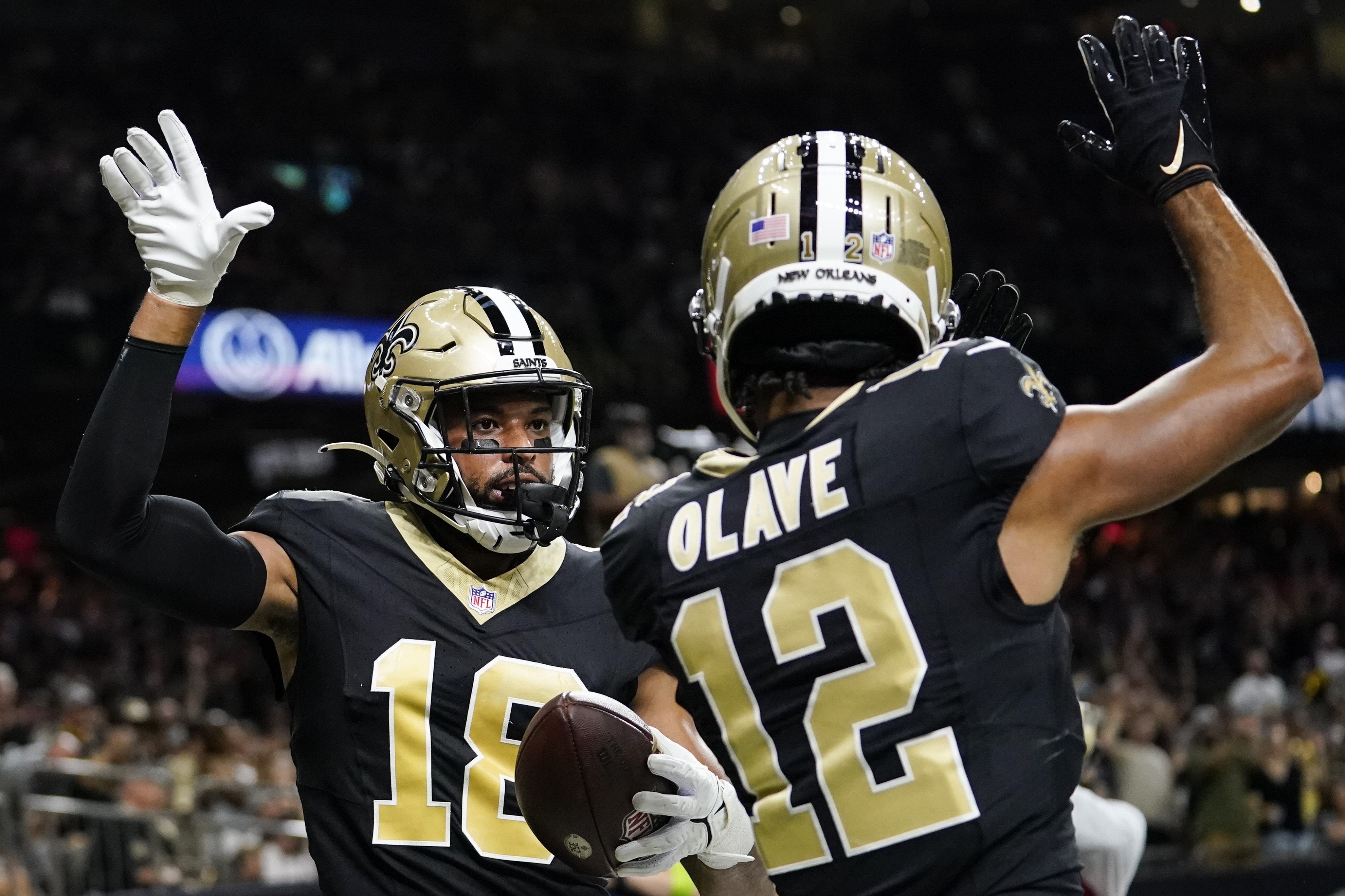 Derek Carr throws a TD pass in his Saints debut, a 26-24 preseason