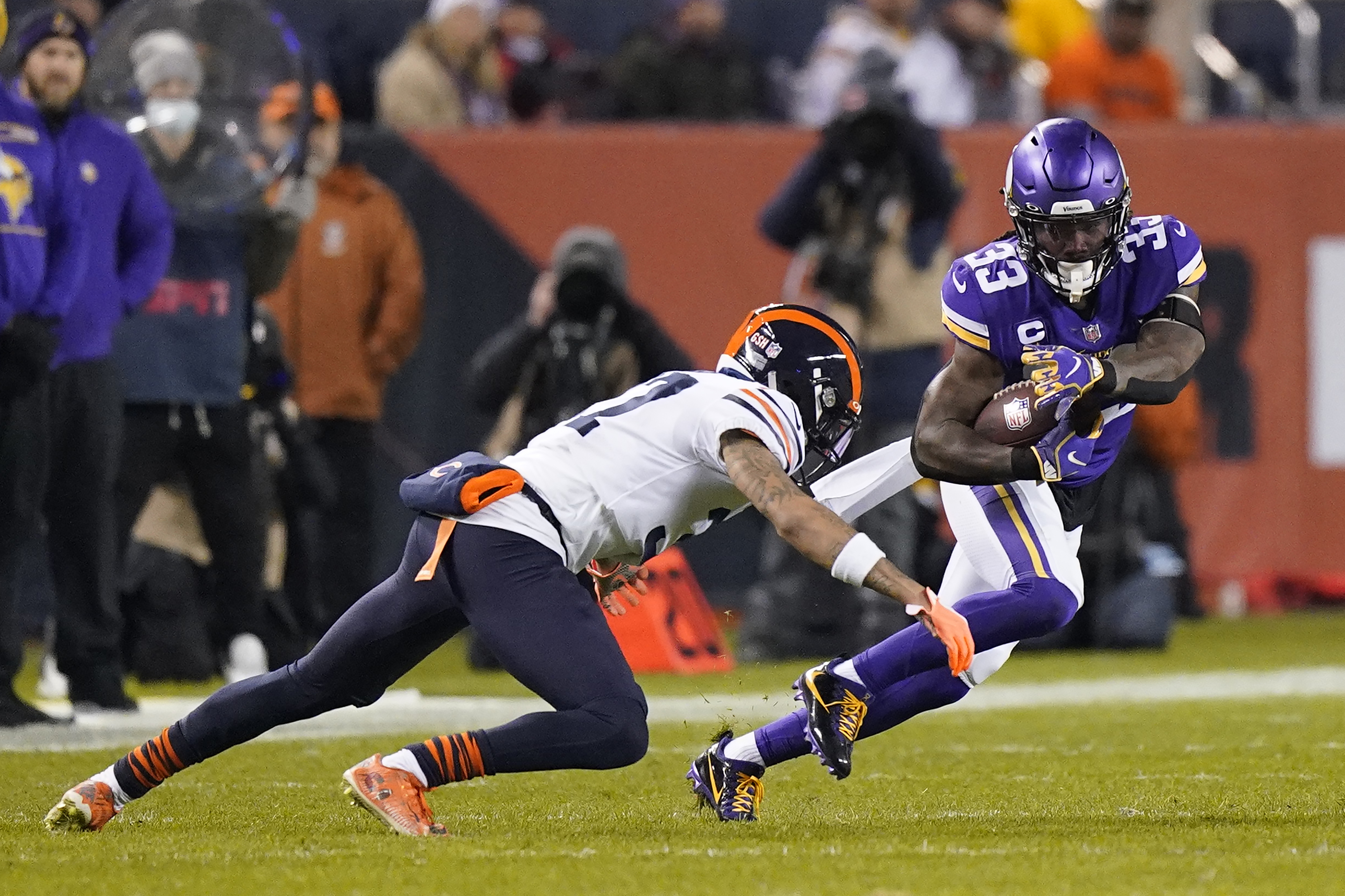 Cousins, Jefferson team up for 2 TDs in Vikings win -- is Minnesota back in  the playoff race?