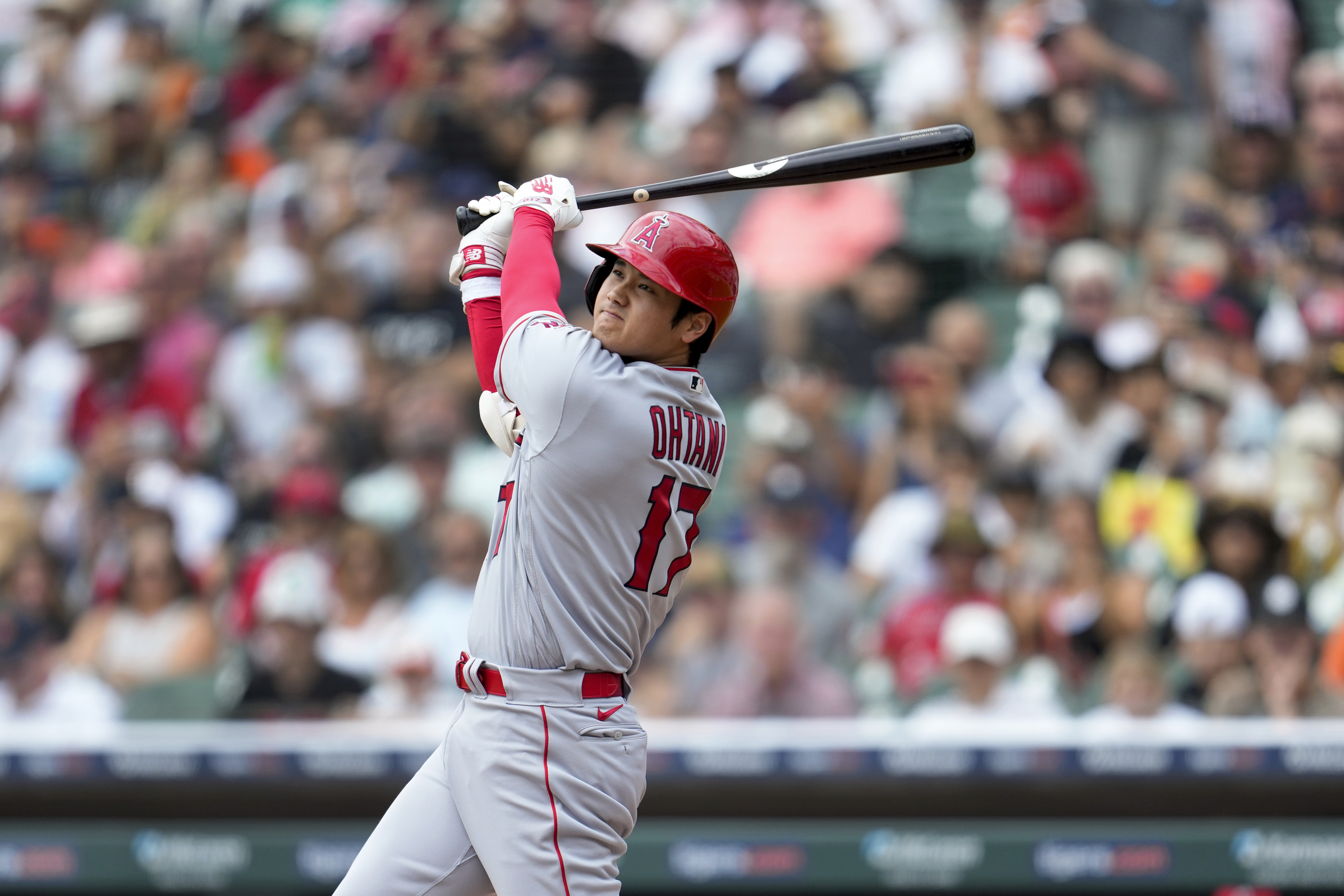 Ohtani throws 1st MLB shutout, hits 2 HRs as Angels sweep Tigers