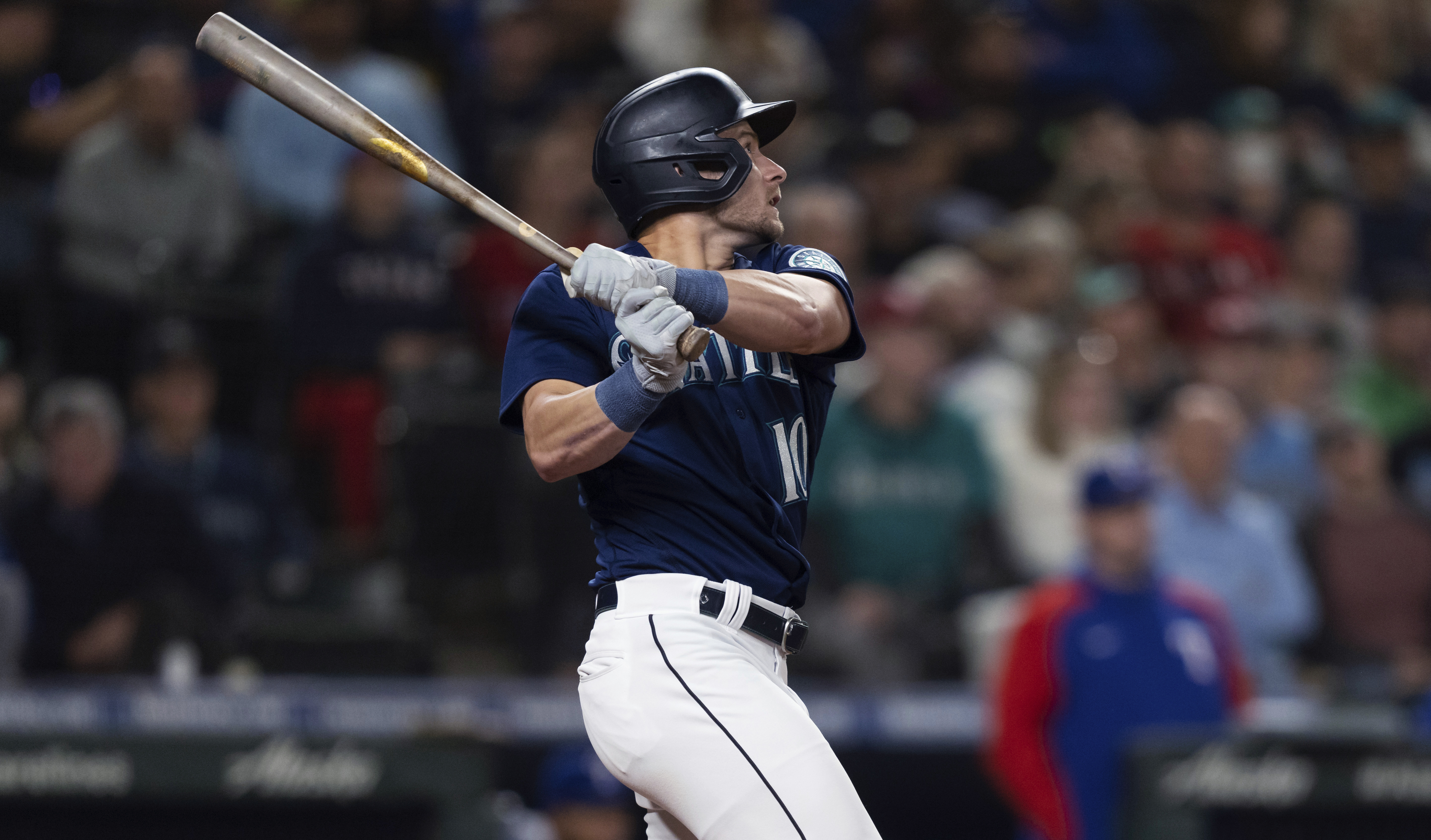 Mariners Outlast Rangers in 11, Close in on Playoff Berth - Bloomberg