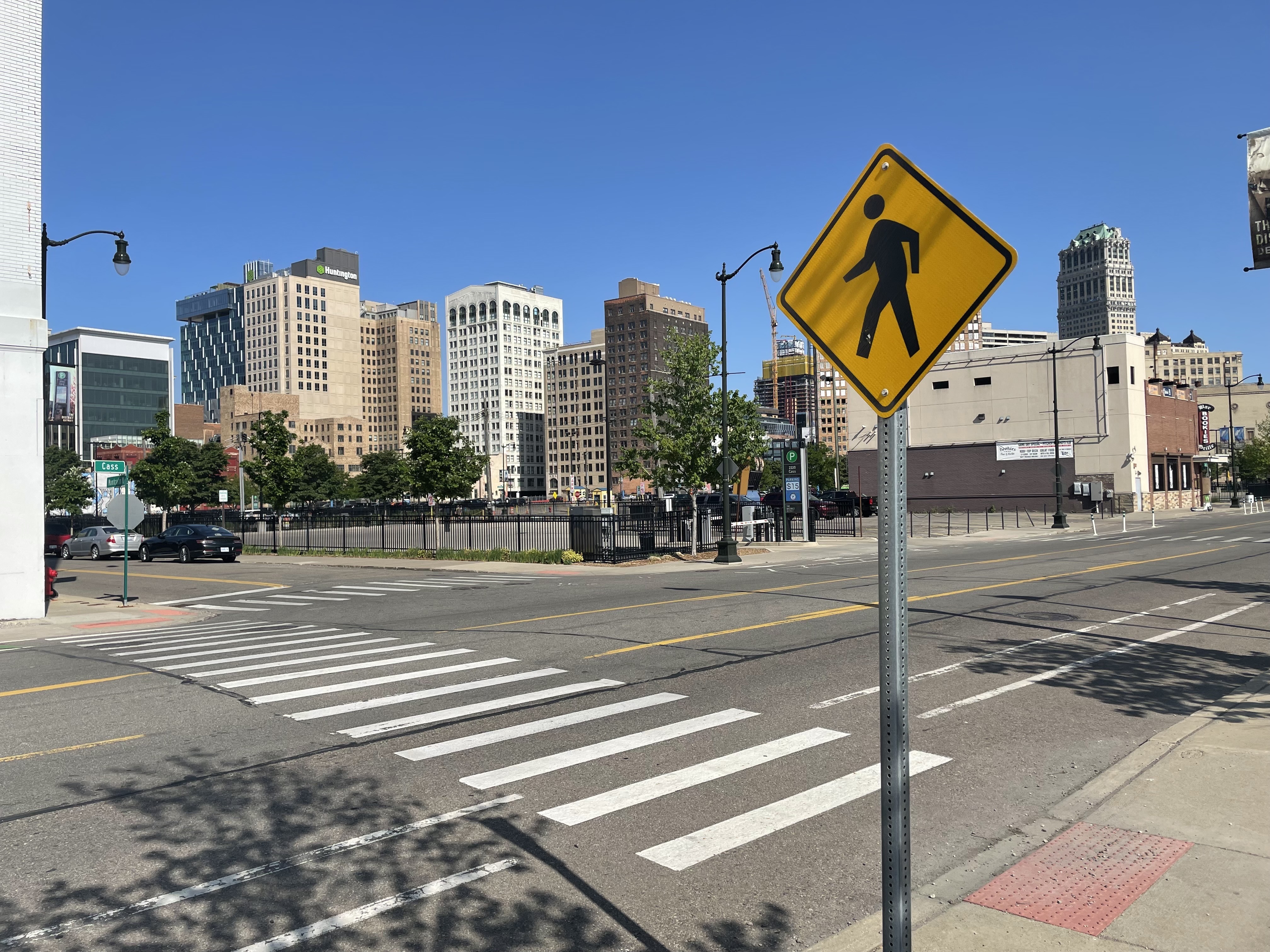 Do drivers have to wait for pedestrians to Cross Street?