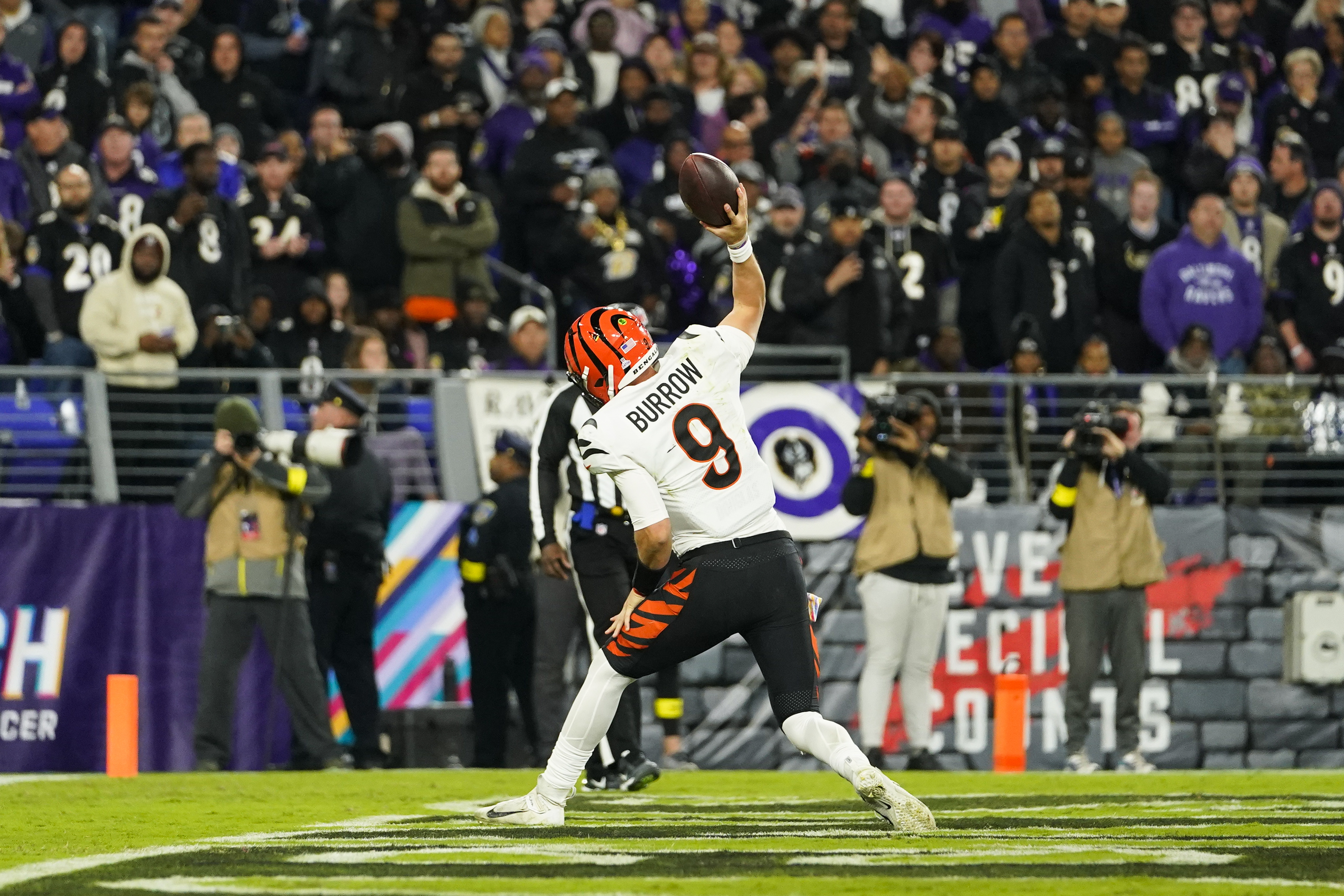 Burrow plays through calf injury, throws for 259 yards as Bengals top Rams  19-16 to end 2-game skid, National