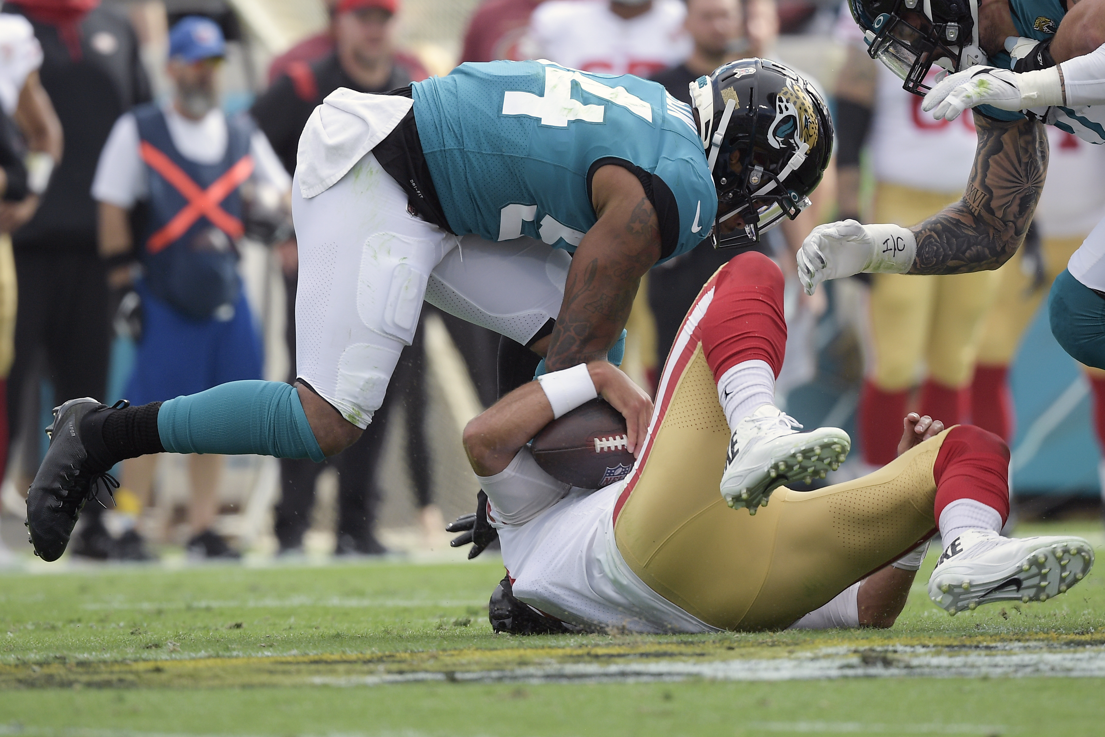 Jaguars' Rayshawn Jenkins ejected for punching Jauan Jennings