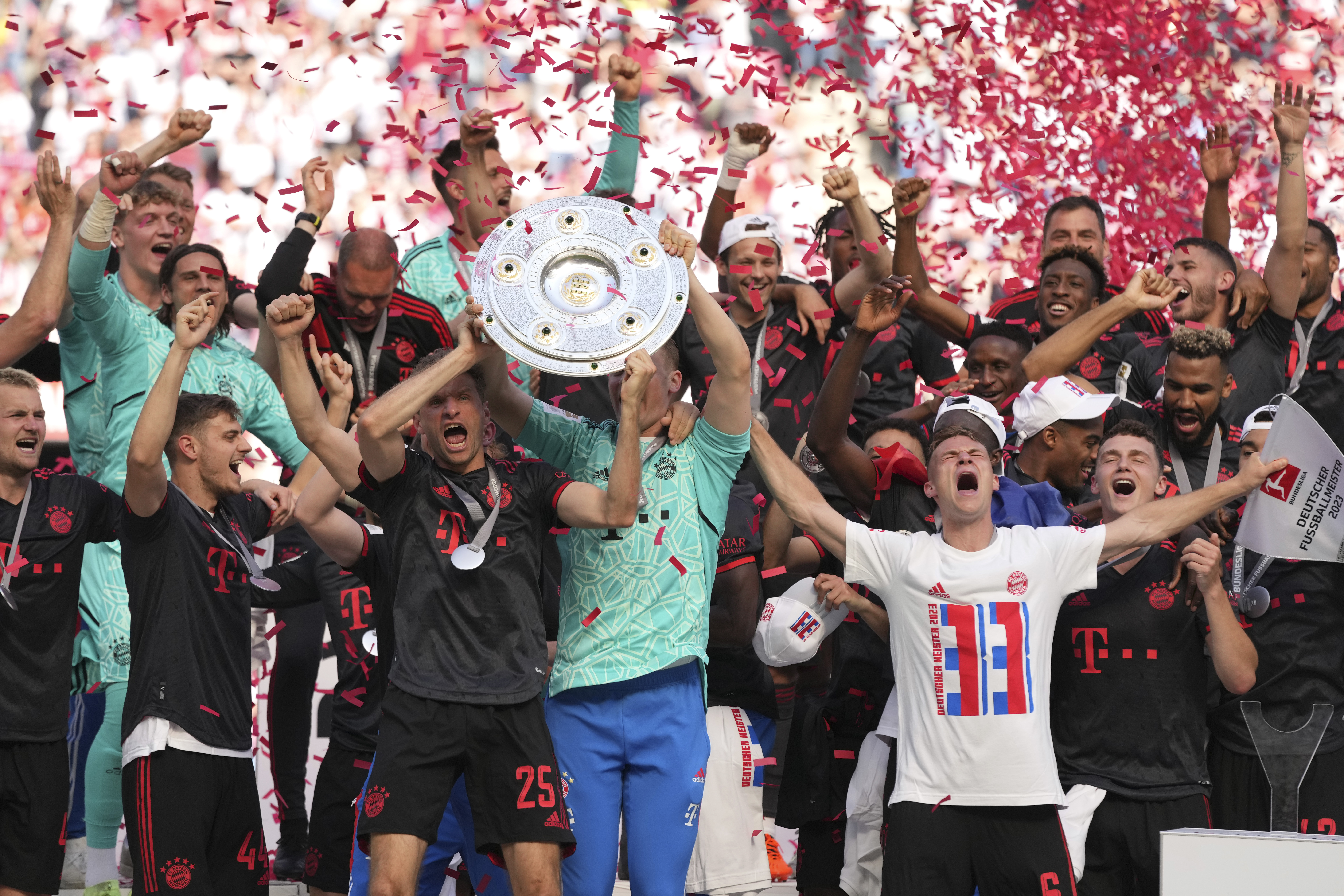 Bayern Munich crowned Bundesliga champions after Borussia Dortmund bottle  title dreams on dramatic final day - India Today