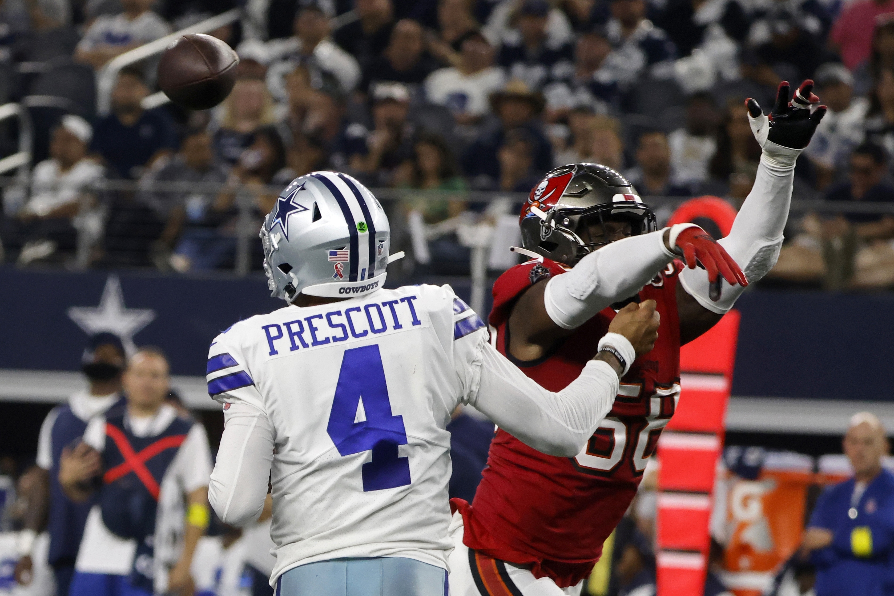 Cowboys' Micah Parsons defends Dak Prescott, blasts NFL media's