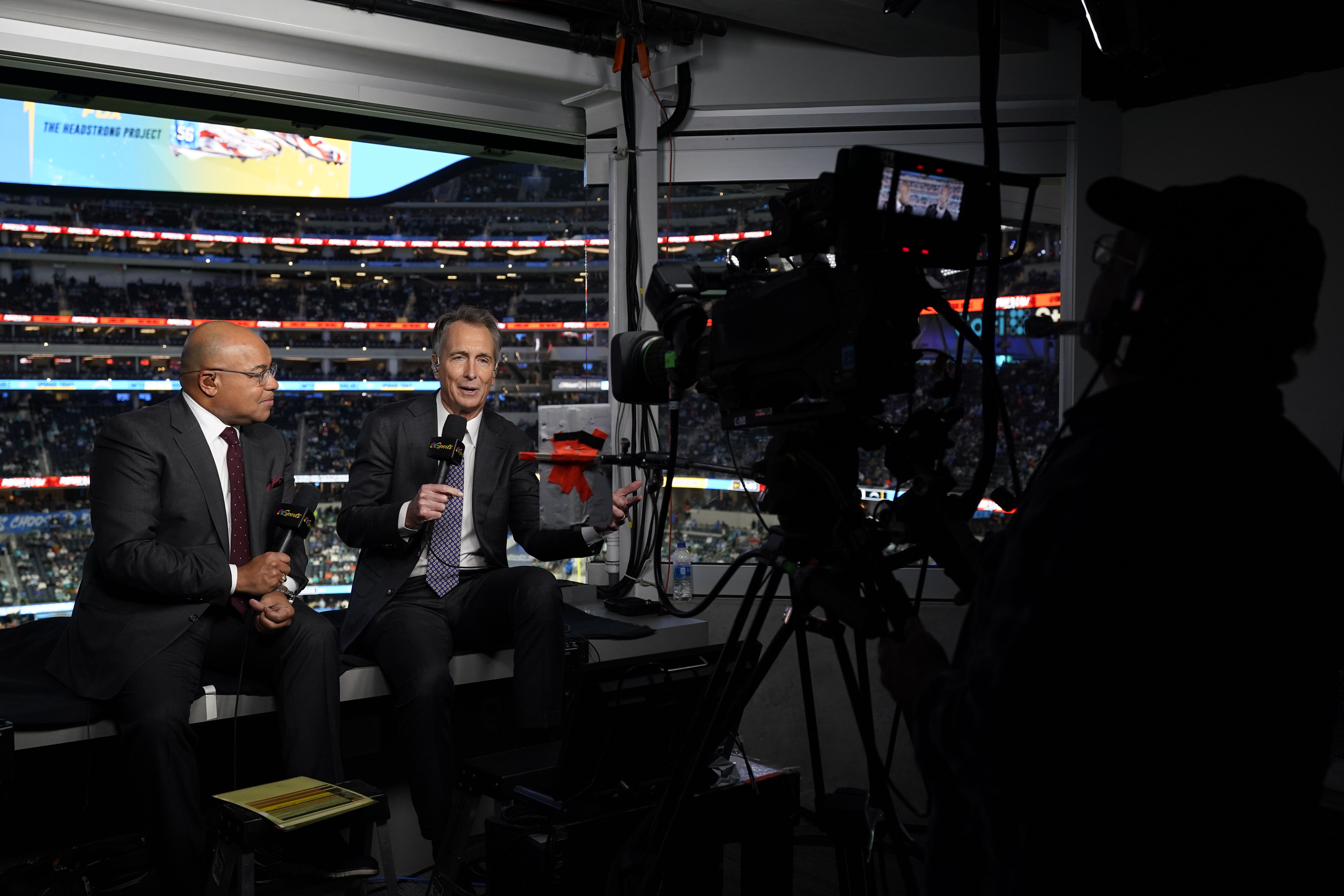 NBC's 'Sunday Night Football' rolls with new broadcast crew - The