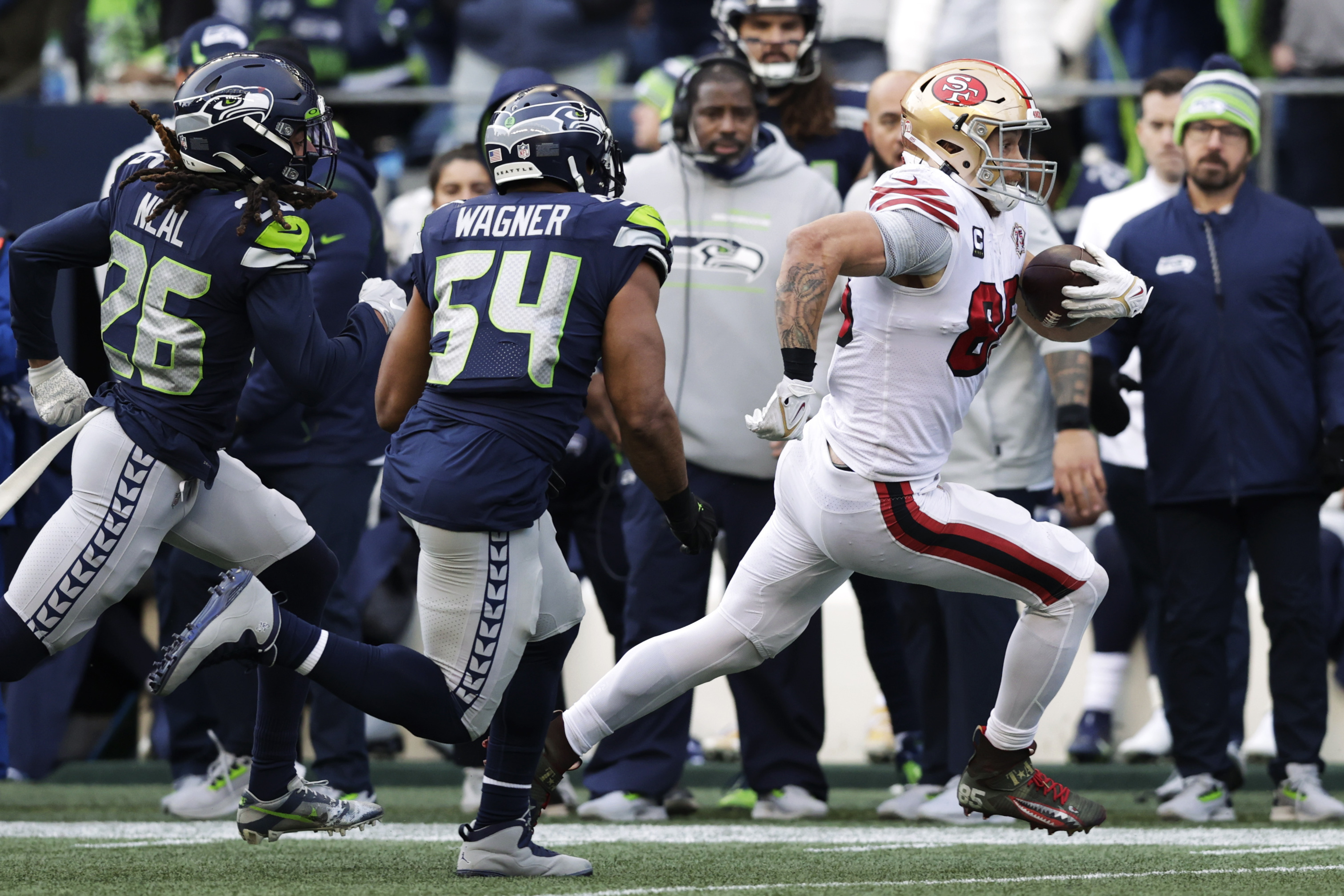 Seahawks WR Tyler Lockett suffers broken finger in loss to 49ers