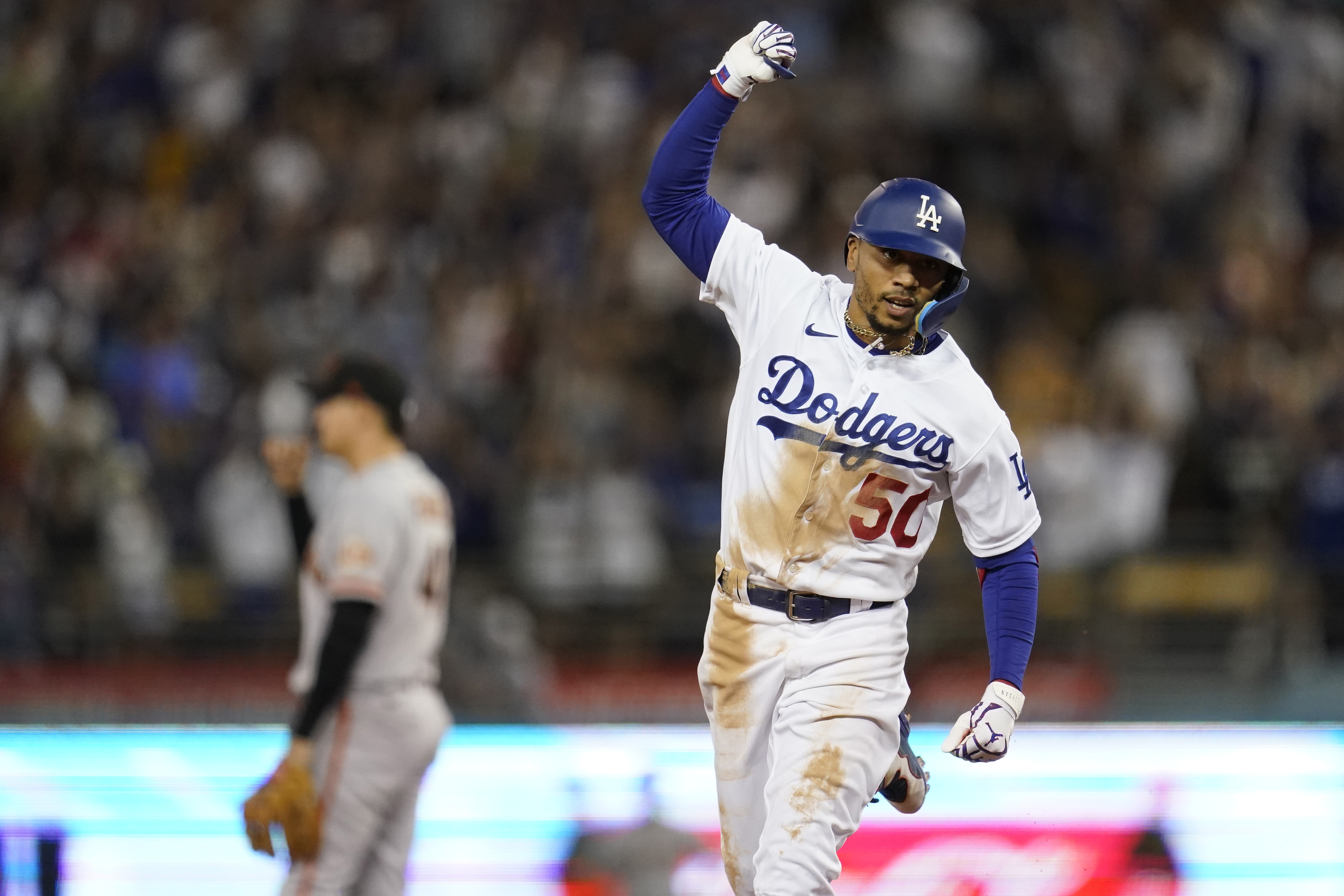 Dodgers vs Giants: Giants edge Dodgers on Evan Longoria home run