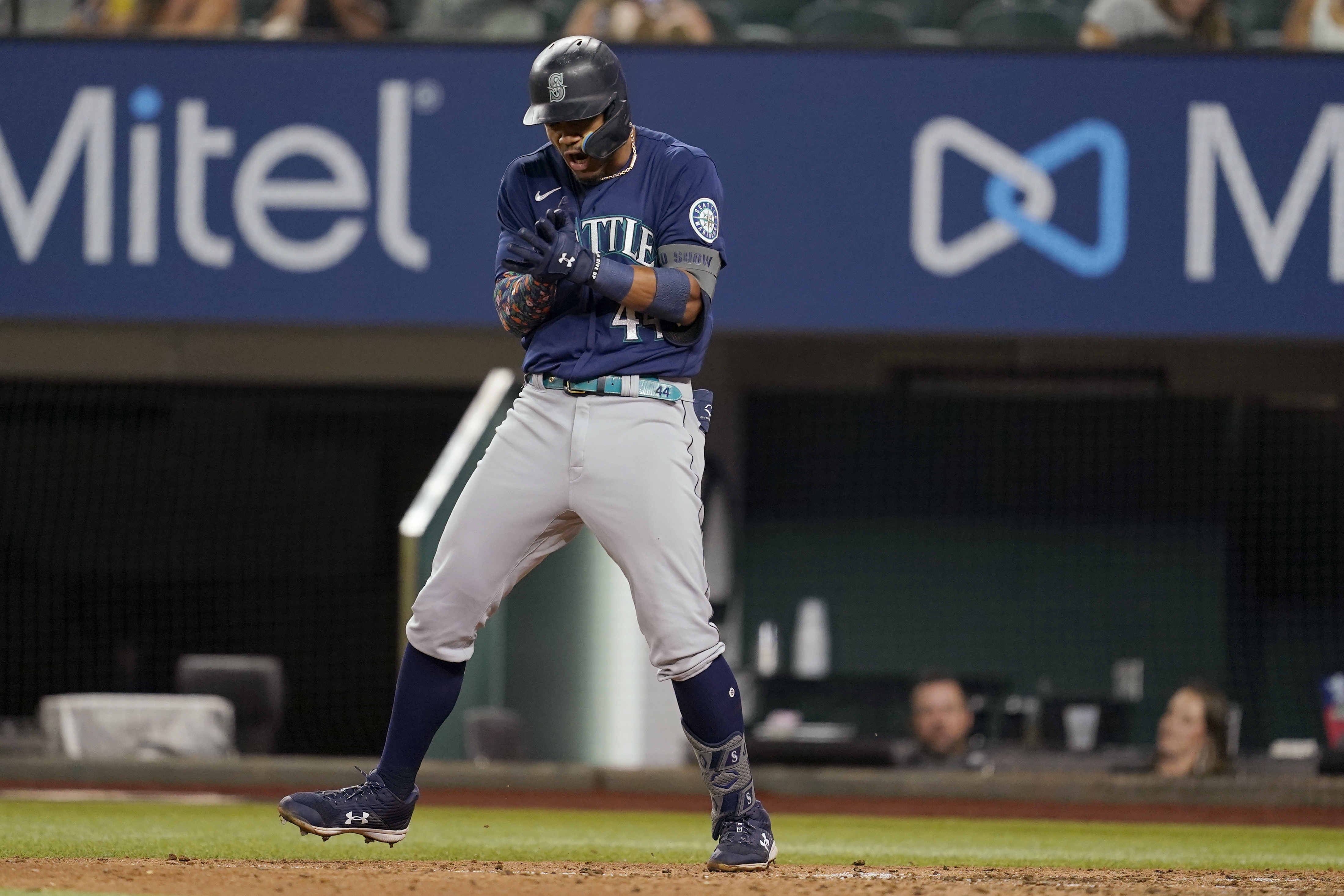 Mariners rally past Rangers 6-5 for 11th consecutive victory - The Columbian