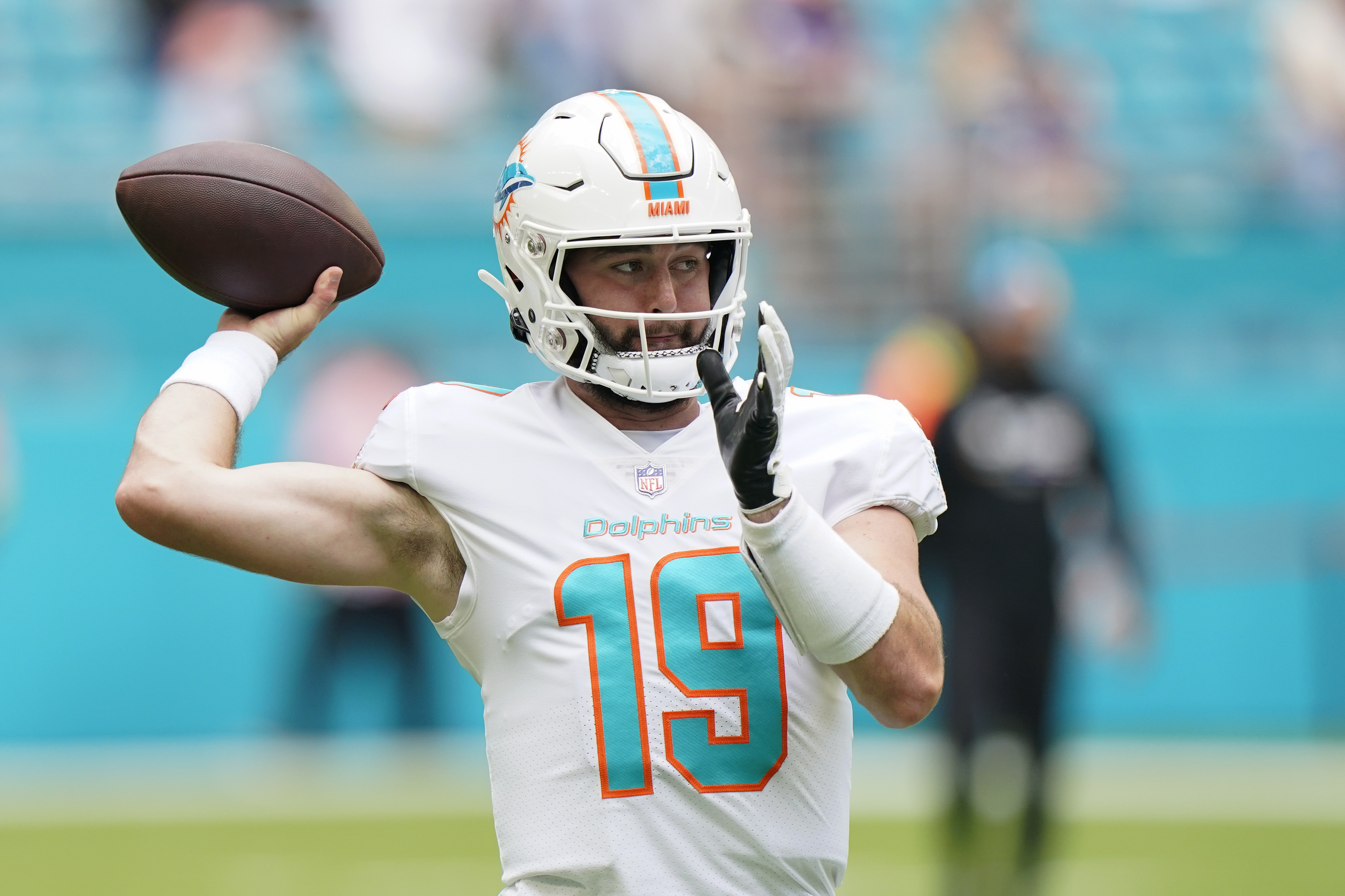 Tua, Dolphins survive scoreless 2nd half to beat Steelers - Seattle Sports