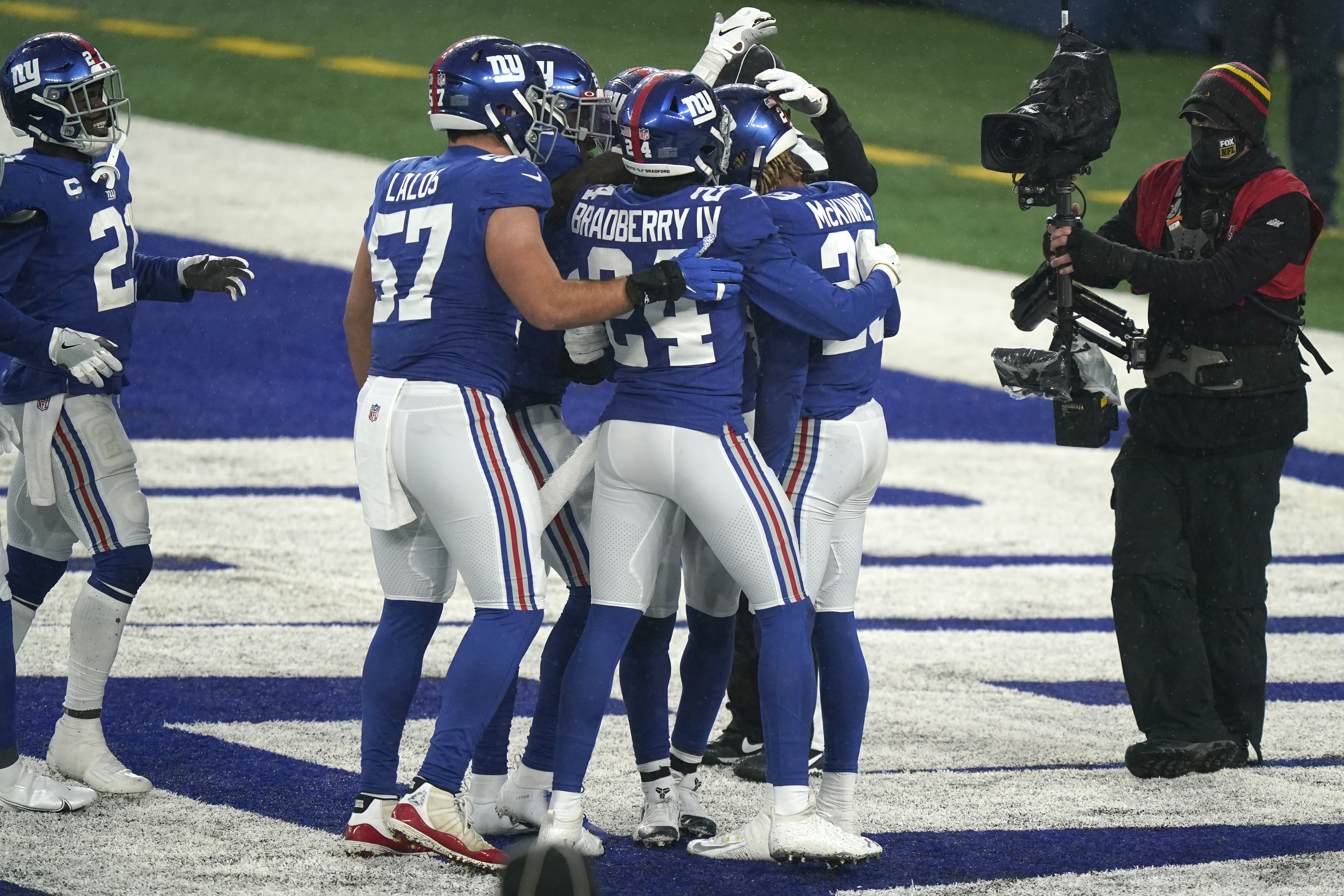 Giants' lose-lose situation: Game to Cowboys, Shepard to injury