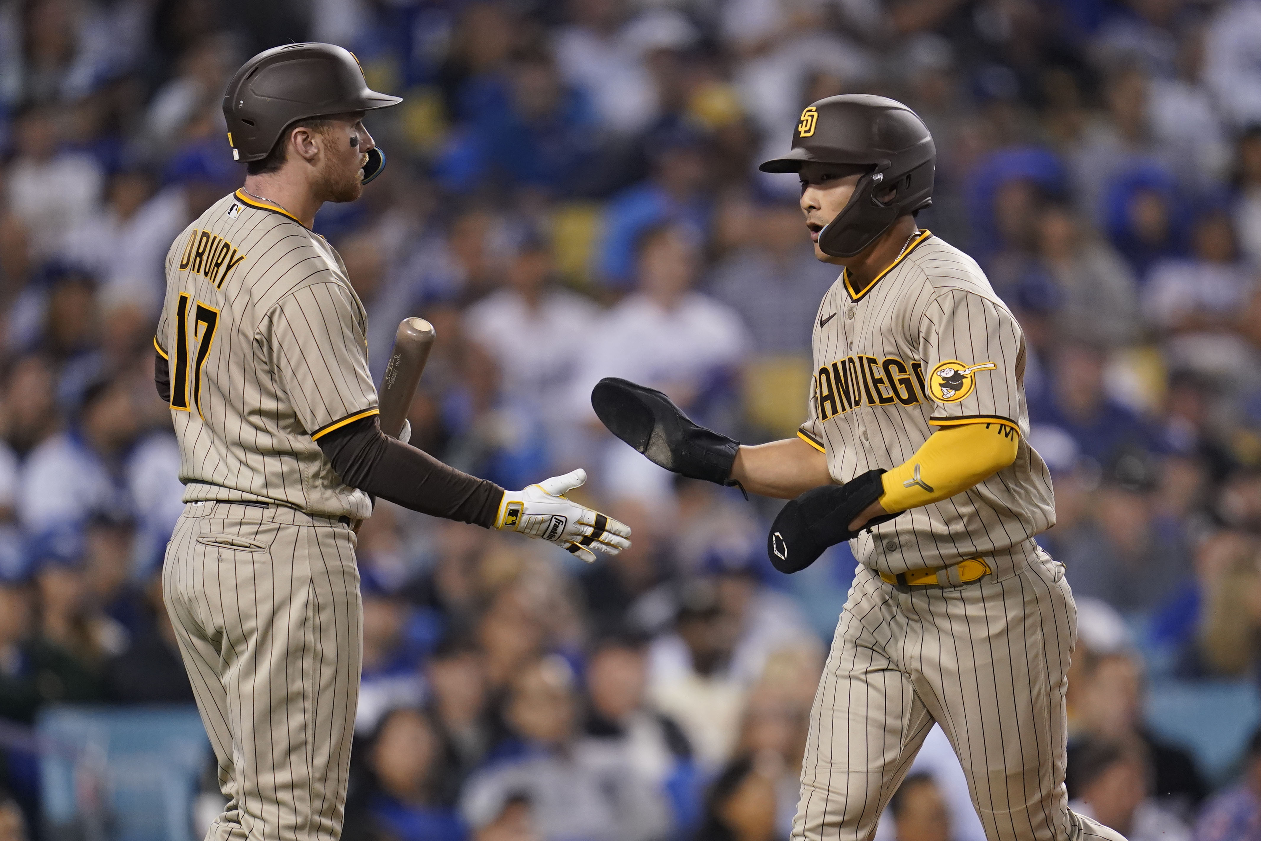 Padres pull out 5-3 victory over Dodgers, tie NLDS at 1-1 - The