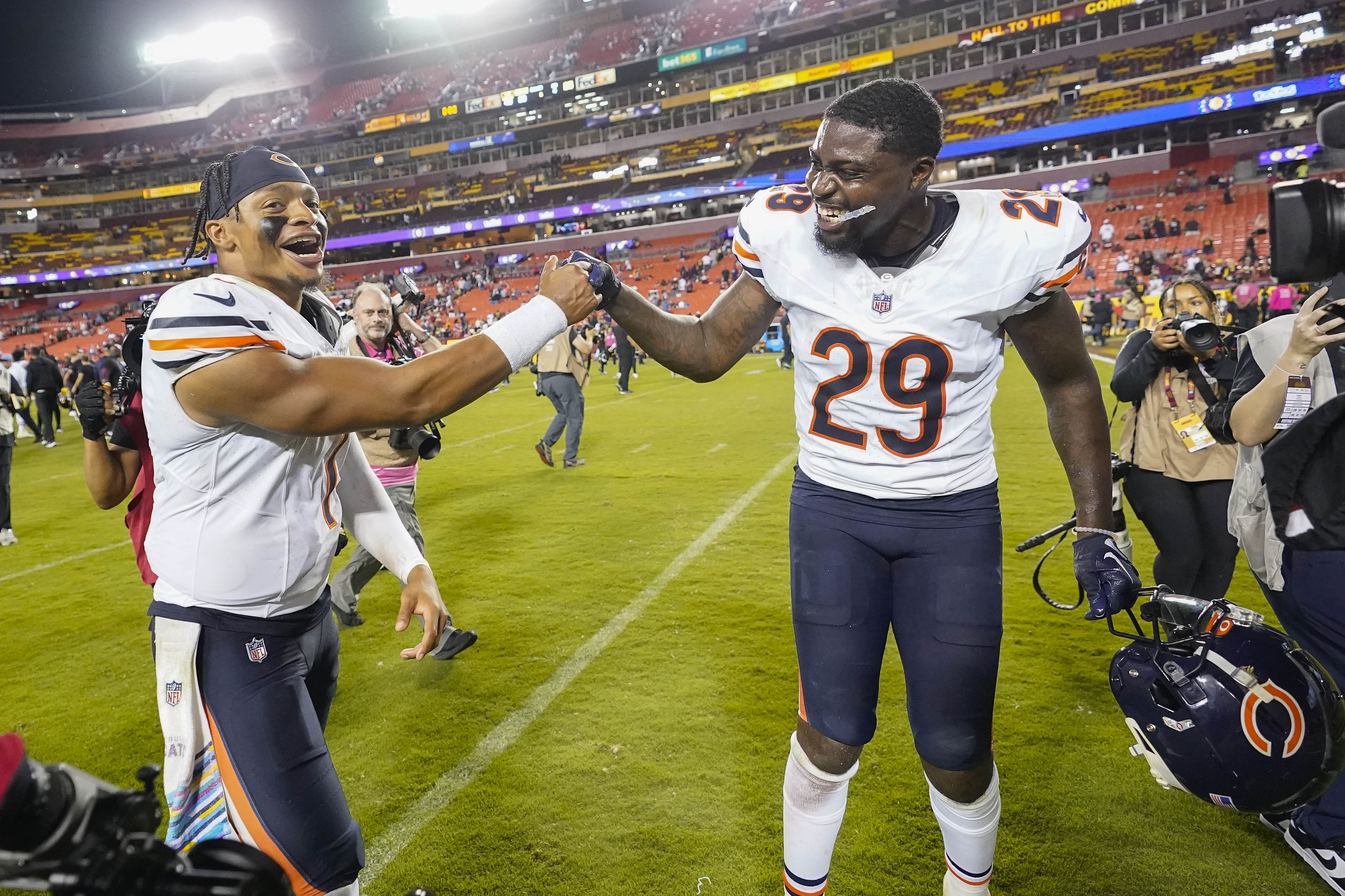 Commanders fans celebrate comeback win over Broncos 