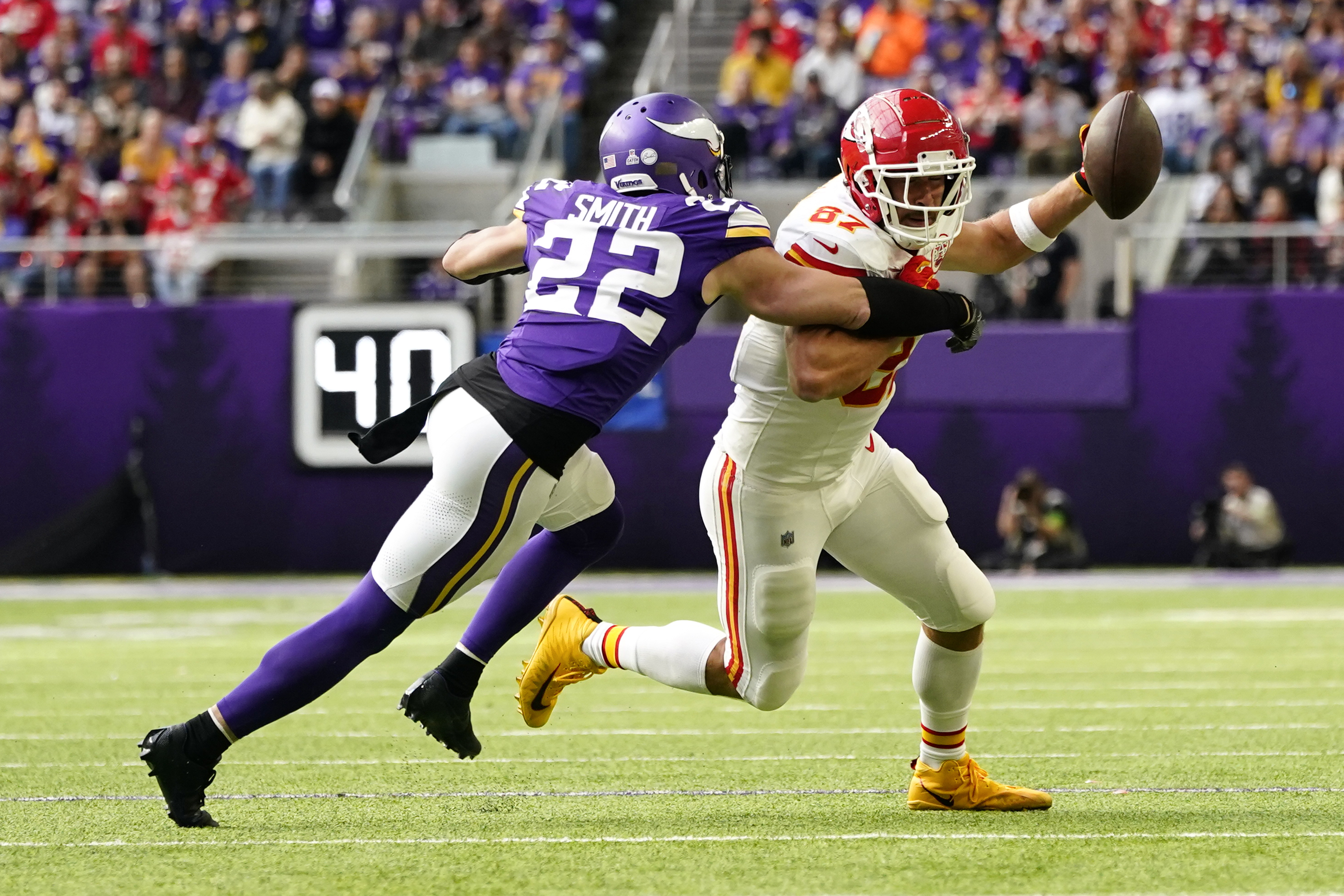 Chiefs star Travis Kelce shakes off an ankle injury with a key TD catch  after his brief absence – KGET 17