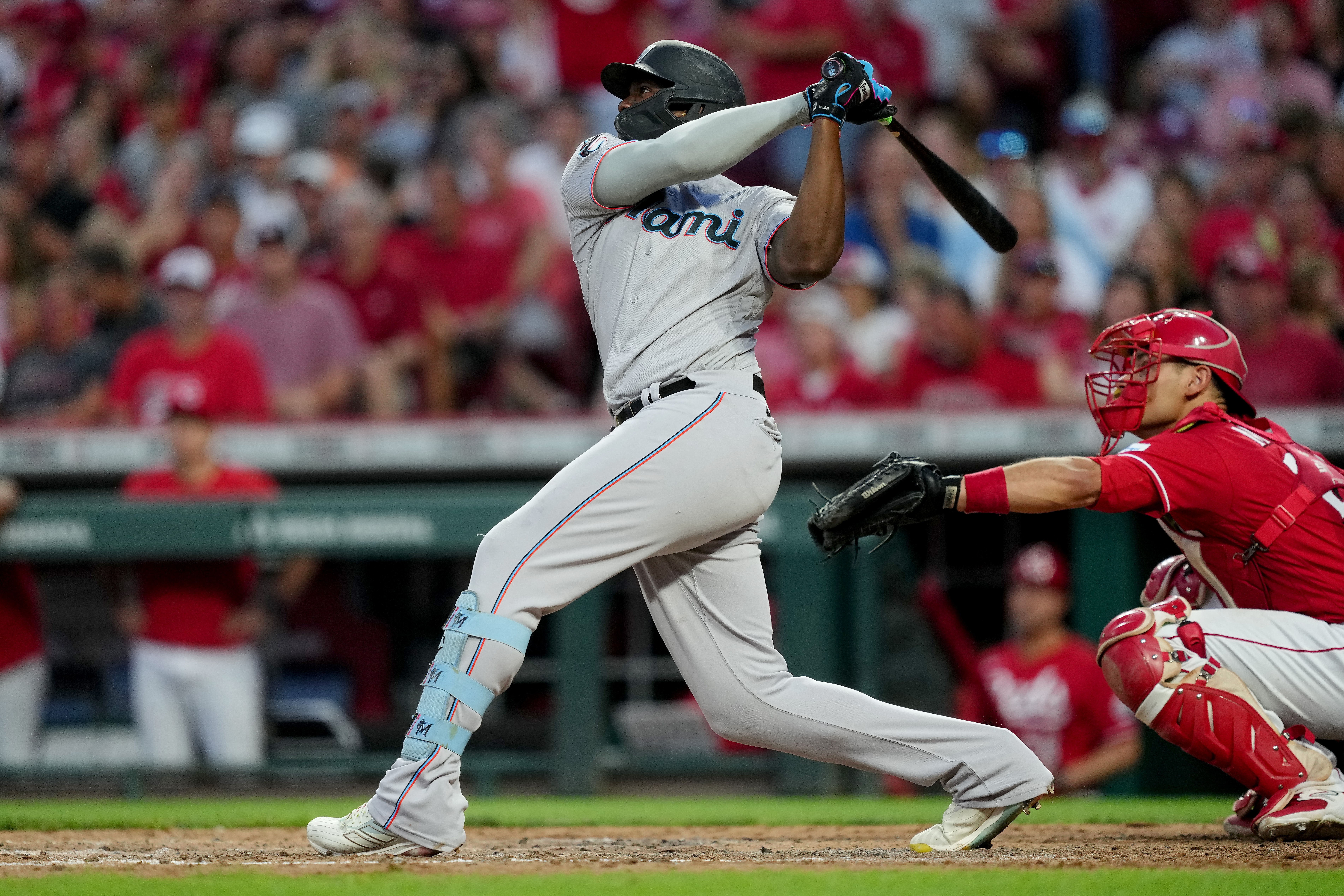 Jorge Soler's homer helps the Marlins rally for a 3-2 win over the Reds